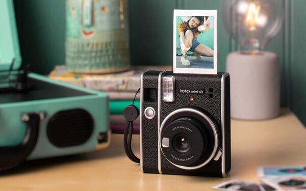 Instax Mini 40: Hơn cả một chiếc máy ảnh, là tuyên ngôn thời trang cá tính- Ảnh 1.