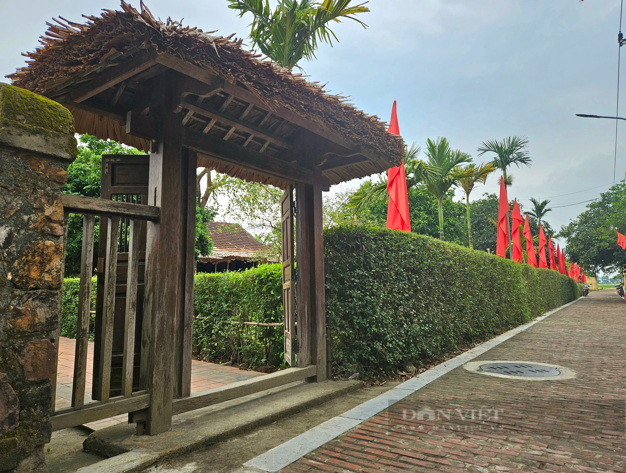 Kỷ niệm 70 năm chiến thắng Điện Biên Phủ, nhiều lượt khách thăm căn nhà lưu niệm Đại tướng Võ Nguyên Giáp- Ảnh 1.