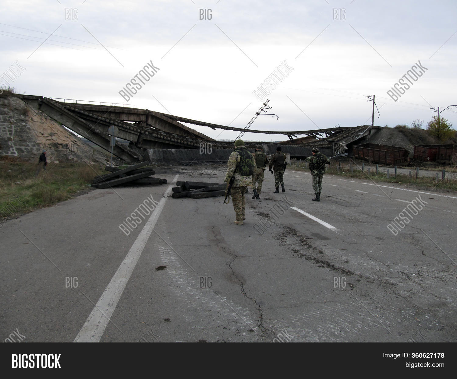 Quân Ukraine không giải vây kịp, Nga chiếm được một thành trì quan trọng khác của Donbass- Ảnh 1.