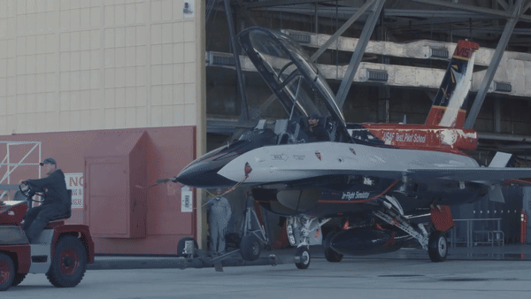 Bộ trưởng Mỹ ngồi trên tiêm kích F-16 do AI điều khiển- Ảnh 13.
