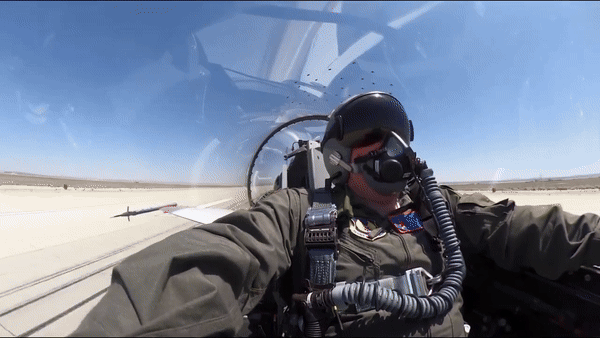 Bộ trưởng Mỹ ngồi trên tiêm kích F-16 do AI điều khiển- Ảnh 6.