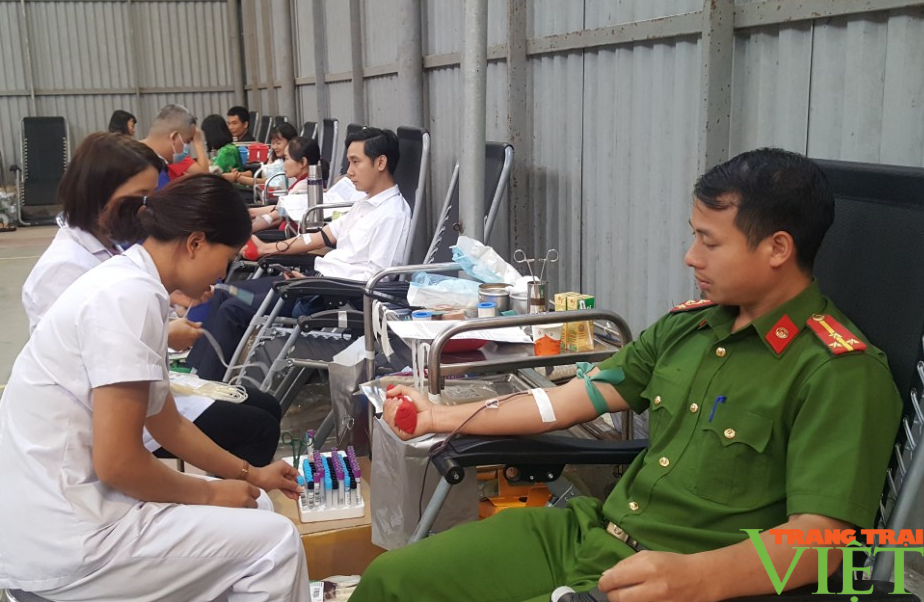 Lai Châu: 400 tình nguyện viên ở huyện Sìn Hồ tham gia hiến máu cứu người- Ảnh 2.