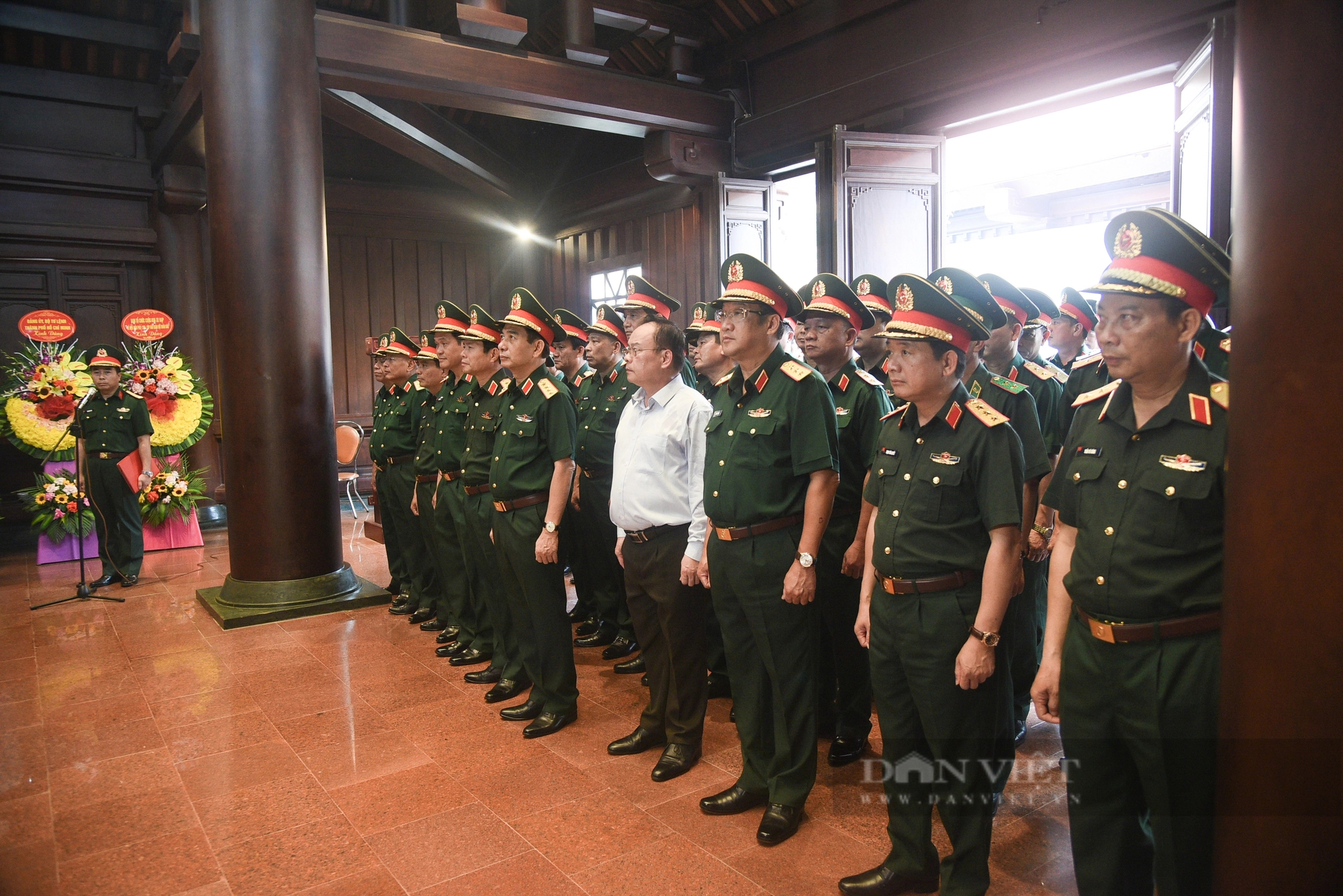 Bộ trưởng Bộ Quốc phòng, Bộ Công an dâng hương tưởng nhớ các anh hùng, liệt sĩ tại Điện Biên Phủ- Ảnh 5.