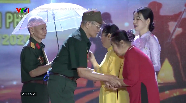 Cuộc hội ngộ đẫm nước mắt của con gái liệt sỹ Nguyễn Thiện Thuật với 3 đồng đội của cha- Ảnh 3.