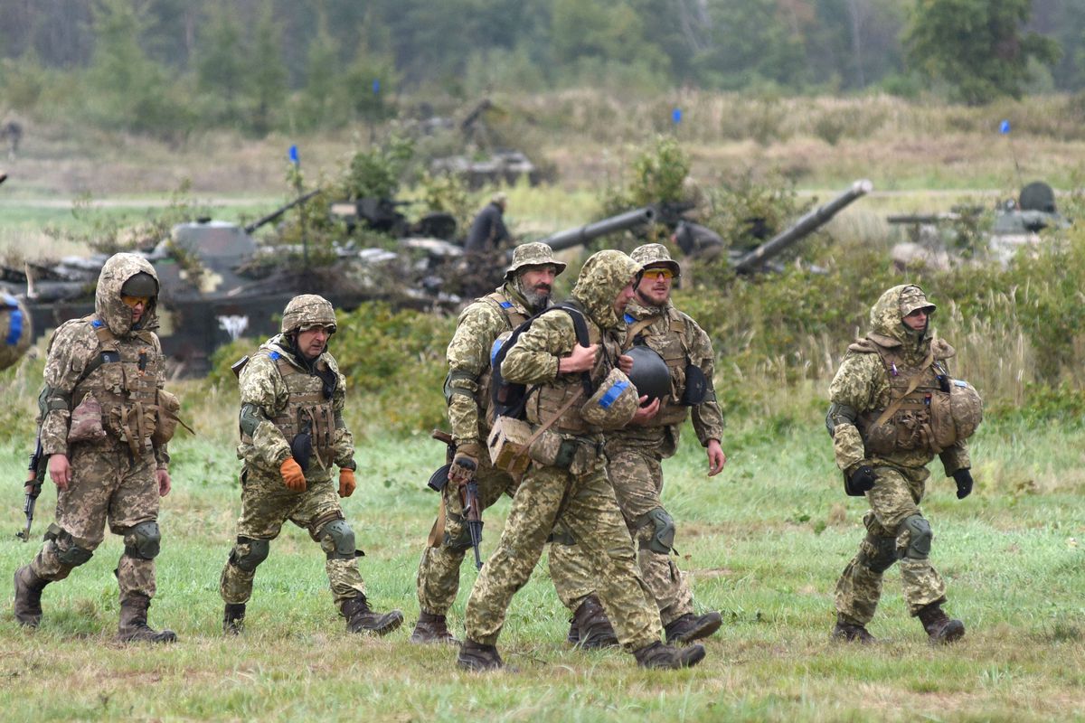 NATO bí mật lập hai 'lằn ranh đỏ' để can thiệp vào Ukraine- Ảnh 1.
