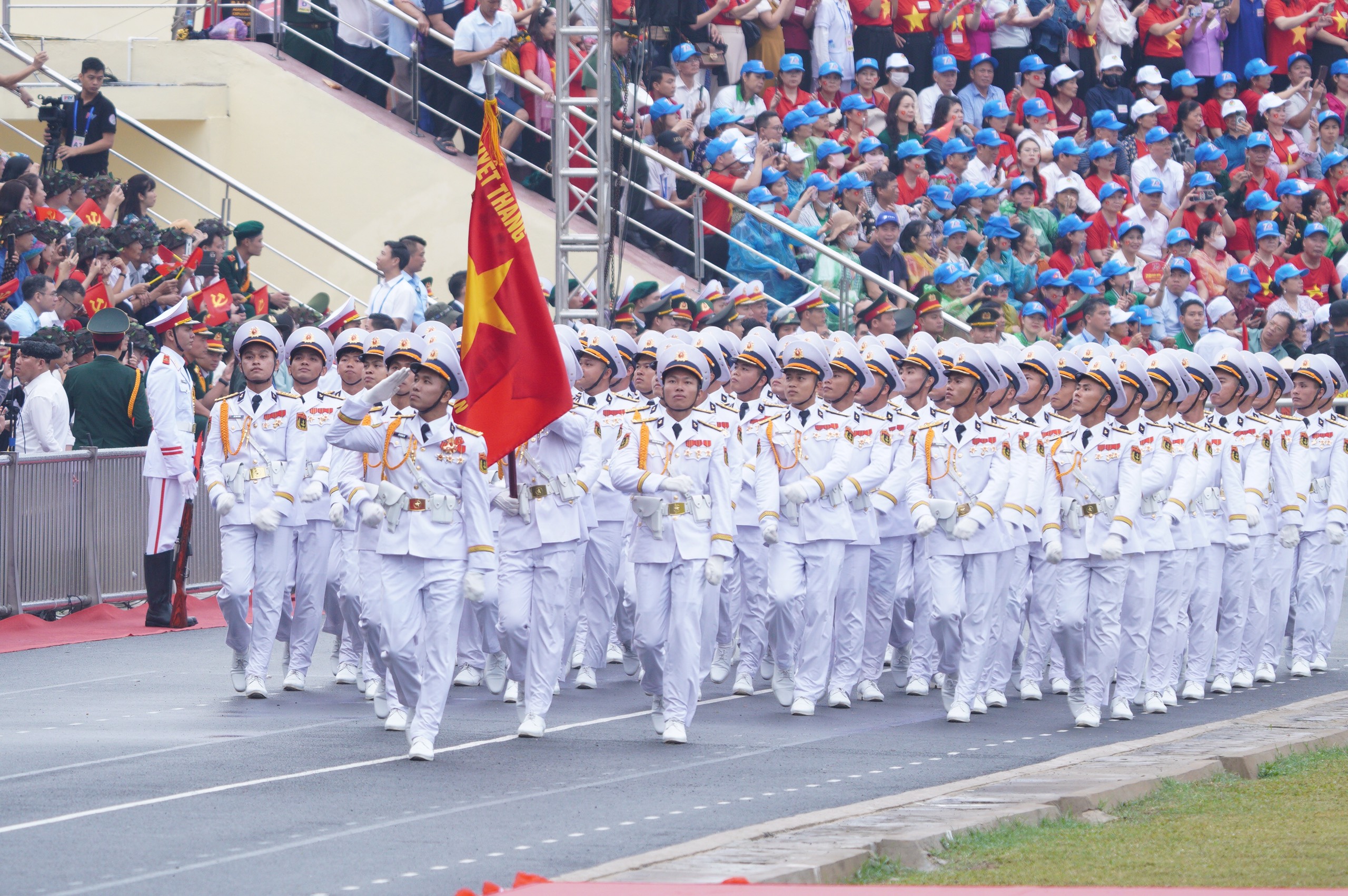 Hình ảnh đẹp, hào hùng về Lễ diễu binh diễu hành kỷ niệm 70 năm chiến thắng Điện Biên Phủ- Ảnh 14.