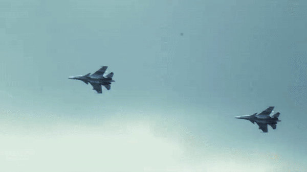 Chiến đấu cơ Su-30SM Nga khiến tiêm kích Ukraine không thể cất cánh?- Ảnh 10.