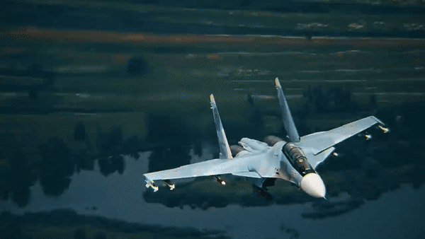 Chiến đấu cơ Su-30SM Nga khiến tiêm kích Ukraine không thể cất cánh?- Ảnh 20.