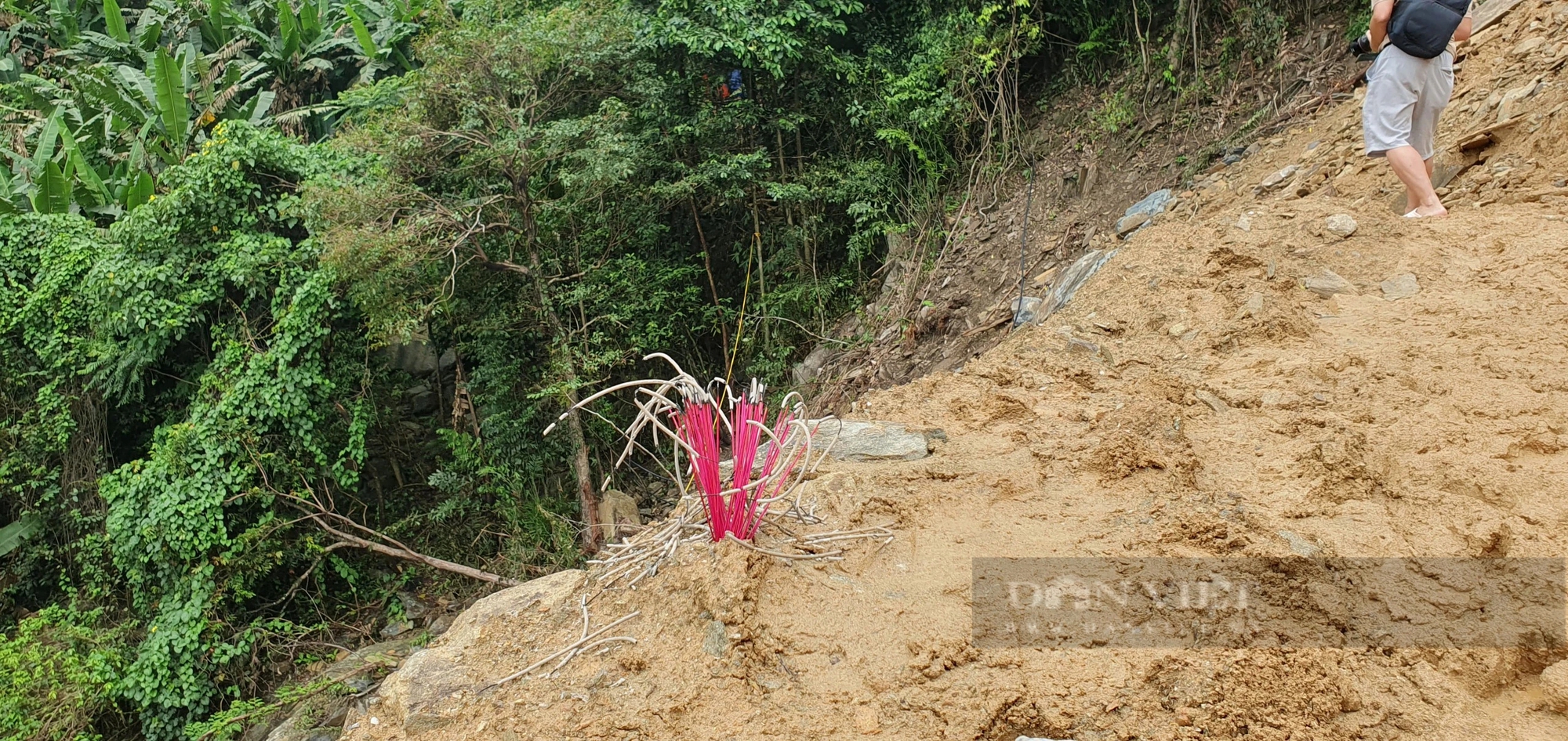 Cận cảnh vụ sạt lở núi khiến 3 công nhân thi công móng cột đường dây điện 500kV ở Hà Tĩnh tử vong- Ảnh 7.
