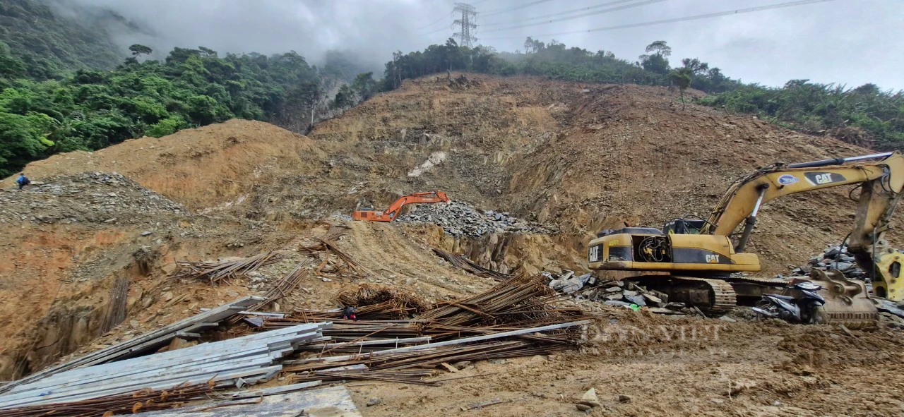 Cận cảnh vụ sạt lở núi khiến 3 công nhân thi công móng cột đường dây điện 500kV ở Hà Tĩnh tử vong- Ảnh 3.