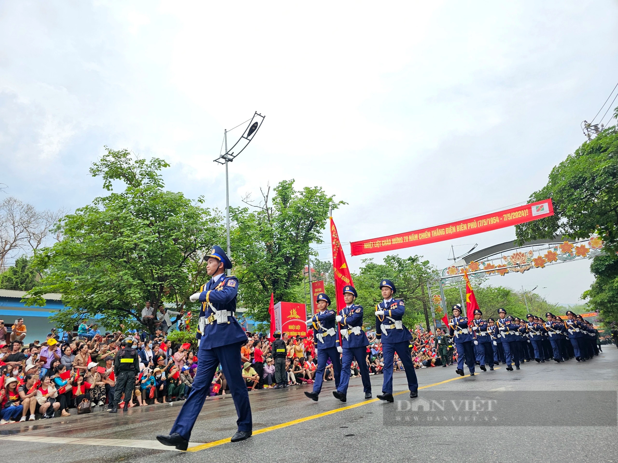 Hình ảnh đẹp, hào hùng về Lễ diễu binh diễu hành kỷ niệm 70 năm chiến thắng Điện Biên Phủ- Ảnh 32.