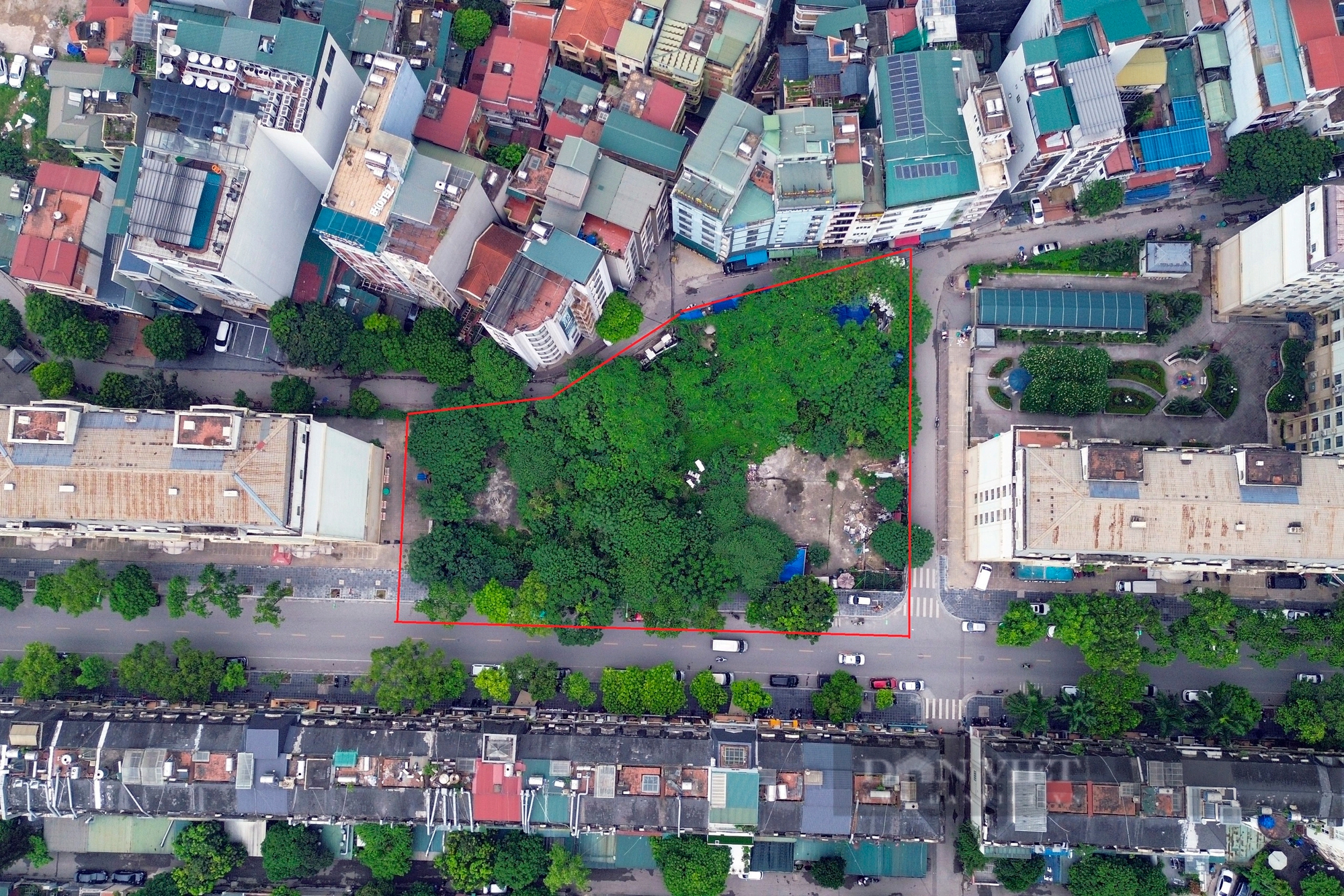 Hiện trạng ô đất “vàng” 2.647 m2 bỏ không 20 năm tại khu đô thị nhà giàu Hà Nội- Ảnh 1.