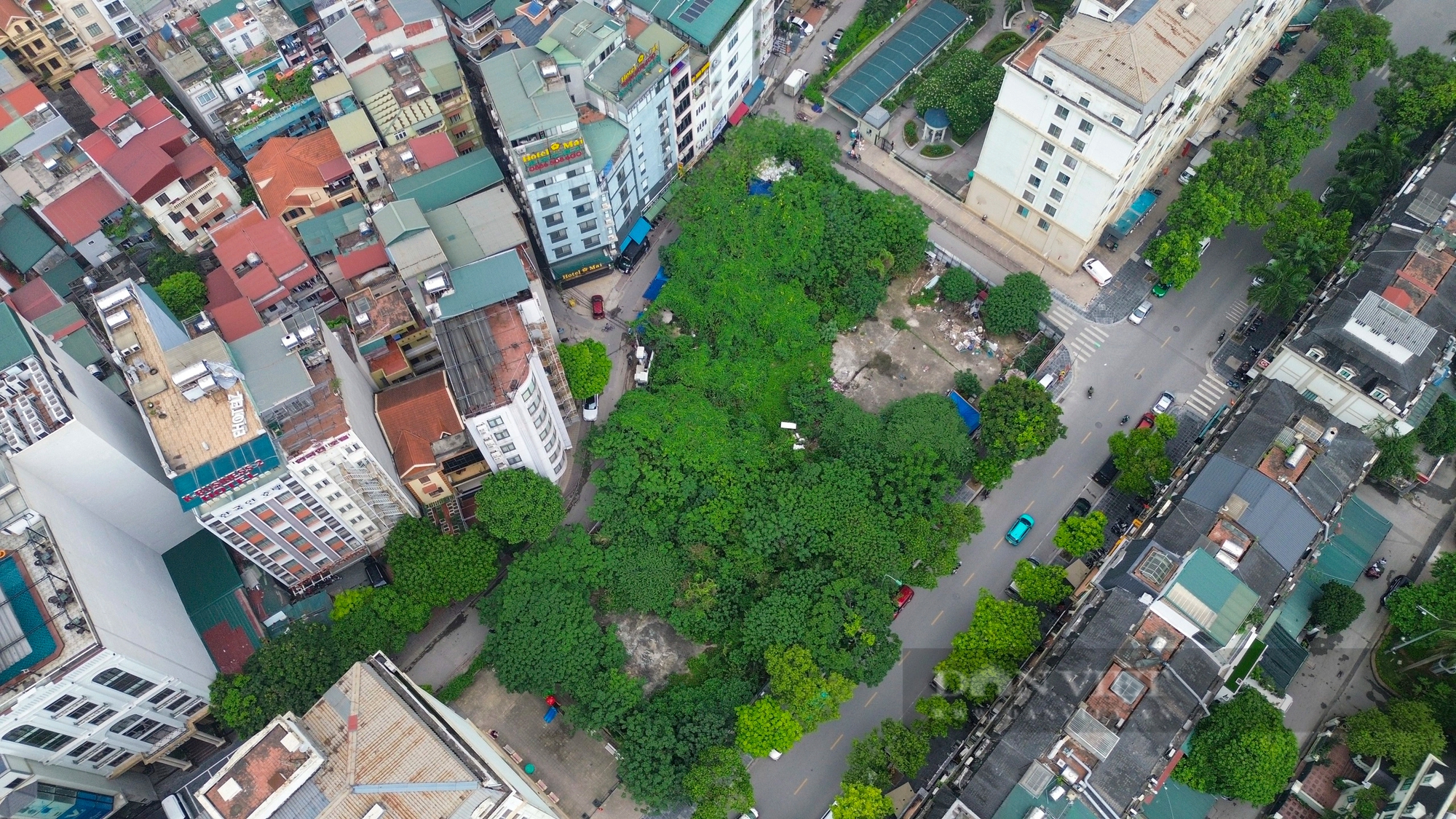 Hiện trạng ô đất “vàng” 2.647 m2 bỏ không 20 năm tại khu đô thị nhà giàu Hà Nội- Ảnh 2.