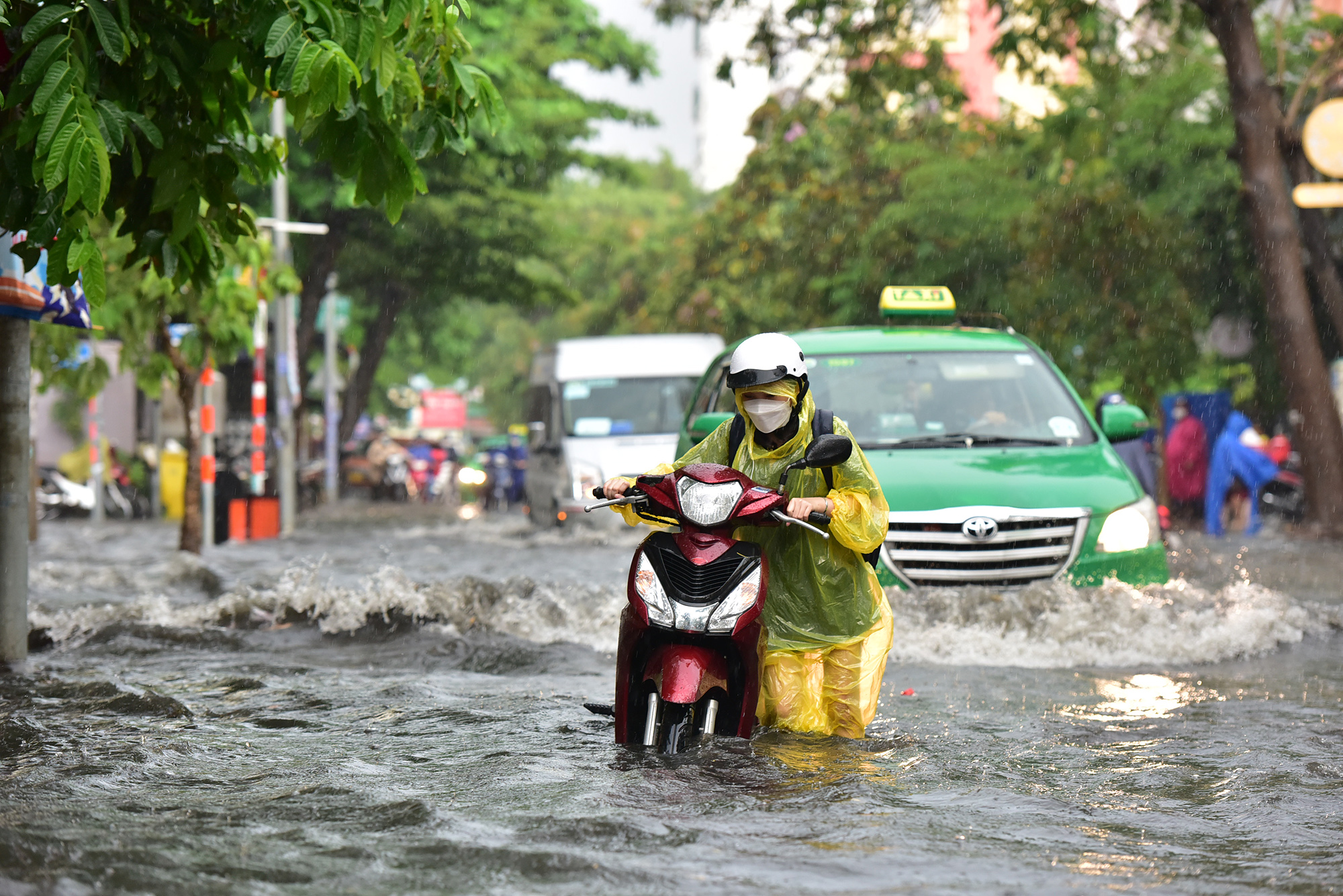 Những ngày tới, dự báo TP.HCM có mưa lớn gây ngập cục bộ- Ảnh 1.