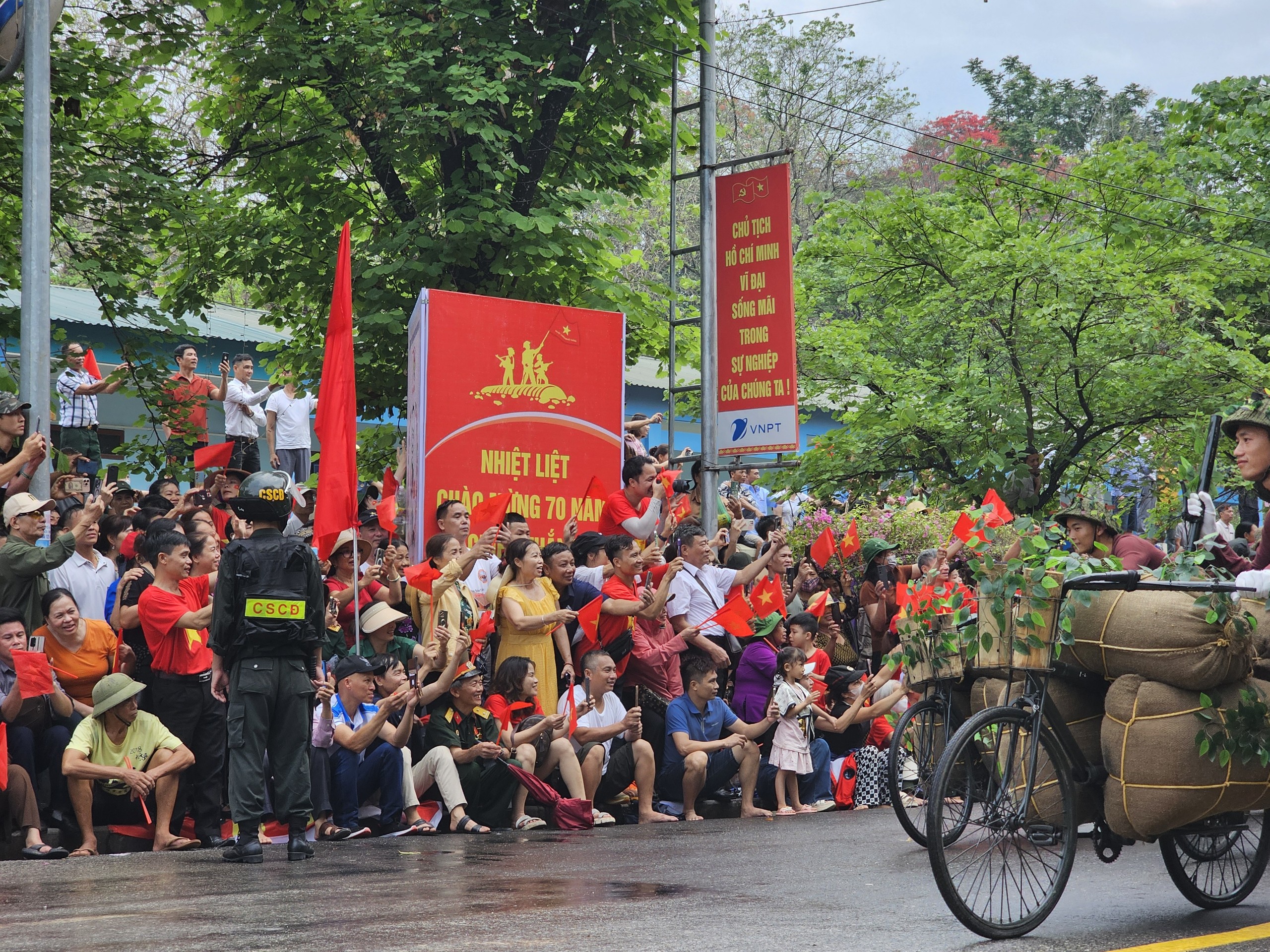 Hình ảnh đẹp, hào hùng về Lễ diễu binh diễu hành kỷ niệm 70 năm chiến thắng Điện Biên Phủ- Ảnh 33.