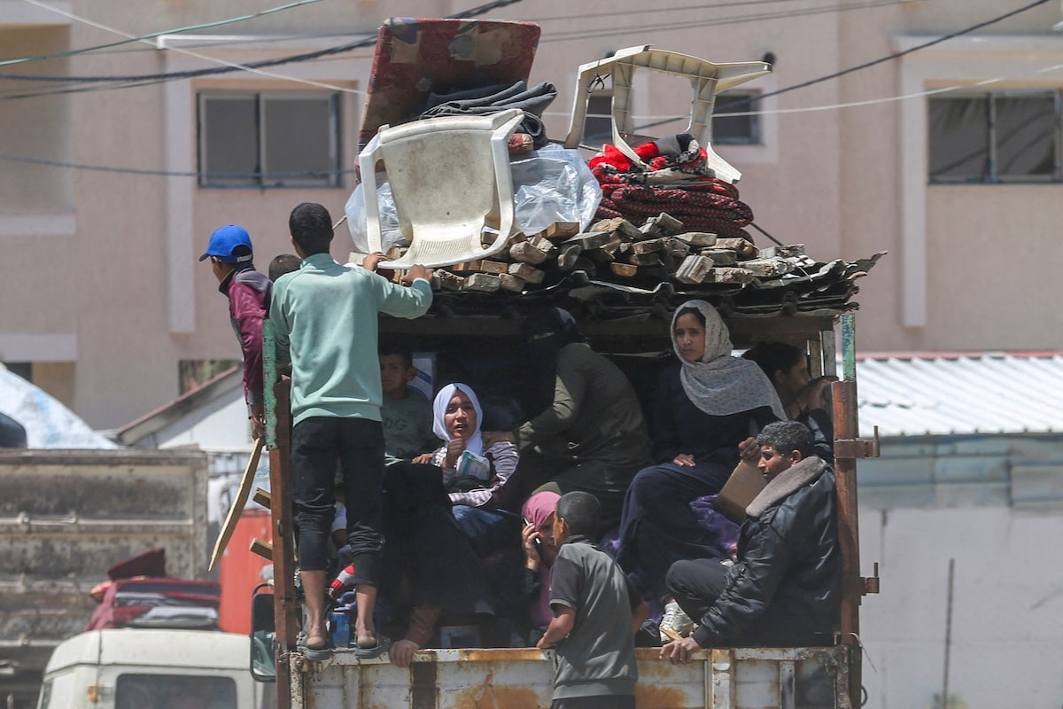Người Palestine chán nản, hoảng loạn sơ tán khỏi "nơi trú ẩn cuối cùng" trên Dải Gaza- Ảnh 10.