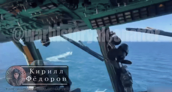 Trực thăng Ka-29 Nga bắn nổ xuồng tự sát mang tên lửa của Ukraine- Ảnh 4.