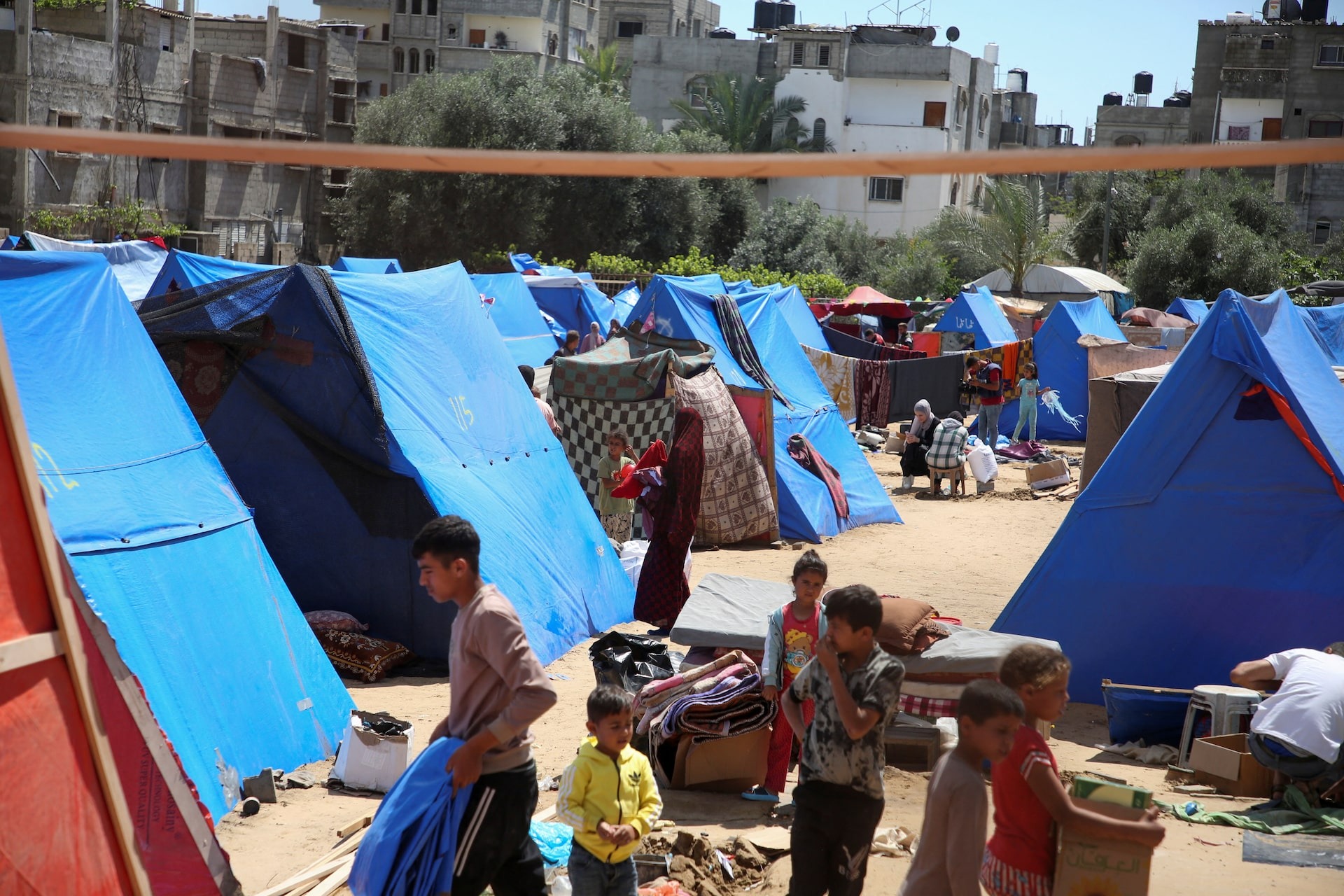 Người Palestine chán nản, hoảng loạn sơ tán khỏi "nơi trú ẩn cuối cùng" trên Dải Gaza- Ảnh 9.