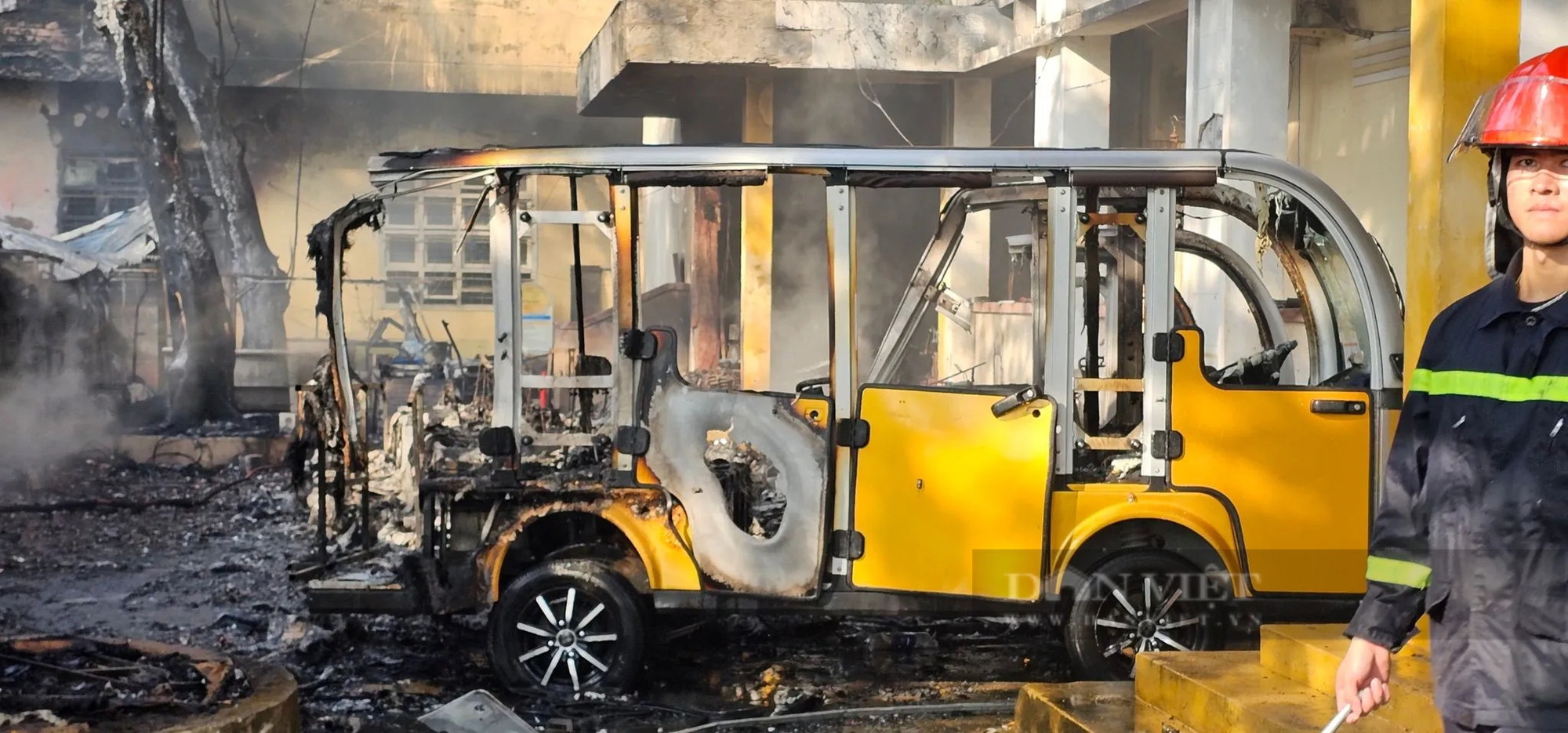 Cận cảnh 40 chiếc xe điện du lịch bị cháy trơ khung ở Quảng Nam- Ảnh 9.