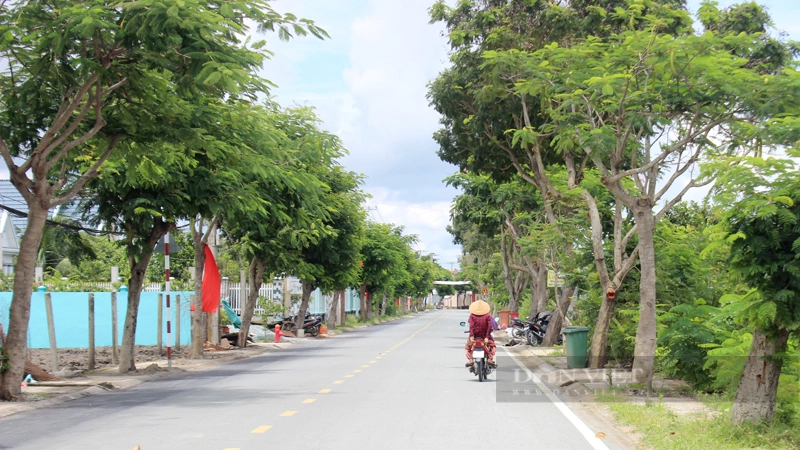Đường giao thông khang trang sạch đẹp ở huyện nông thôn mới Cần Giờ. Ảnh: Việt Dũng