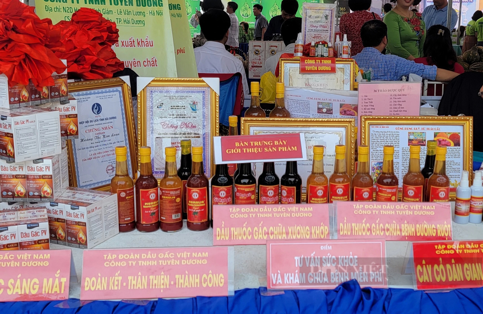 Hải Dương: Nông sản OCOP huyện Cẩm Giàng đang trưng bày giới thiệu tại lễ hội đền Bia- Ảnh 12.