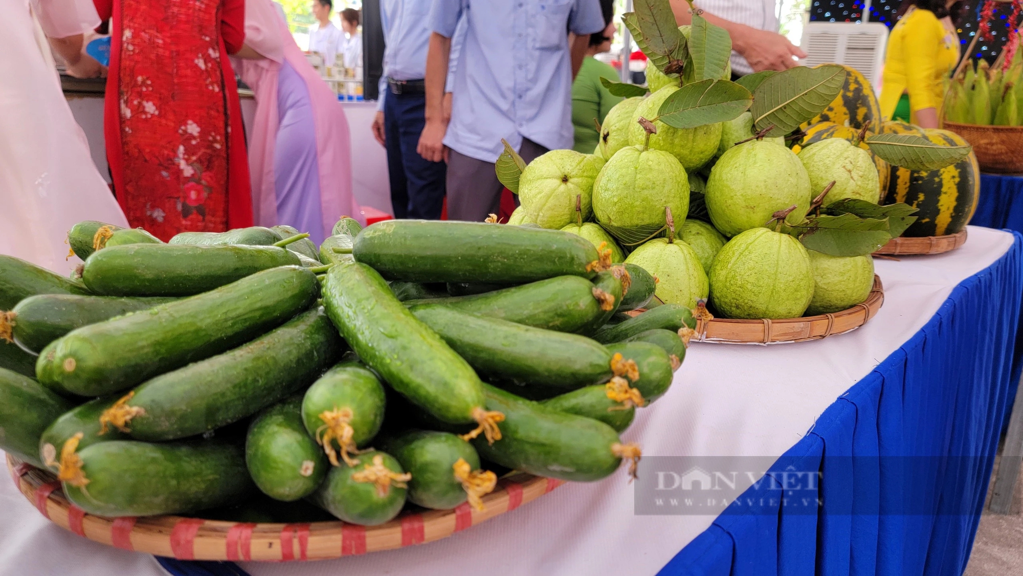 Hải Dương: Nông sản OCOP huyện Cẩm Giàng đang trưng bày giới thiệu tại lễ hội đền Bia- Ảnh 7.