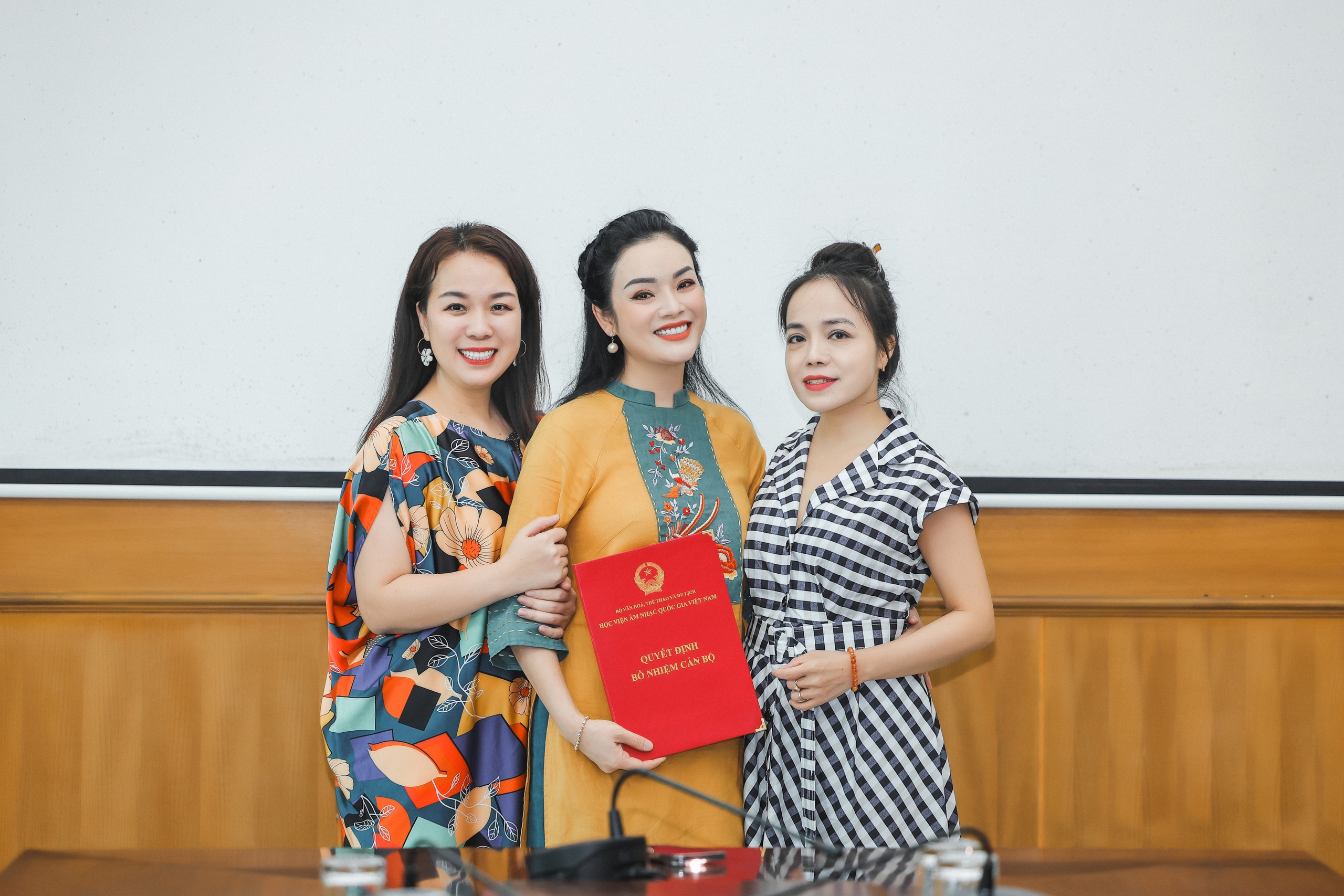 TS.NSƯT Tân Nhàn nhậm chức Trưởng khoa Thanh nhạc Học viện Âm nhạc quốc gia ở tuổi 42- Ảnh 5.