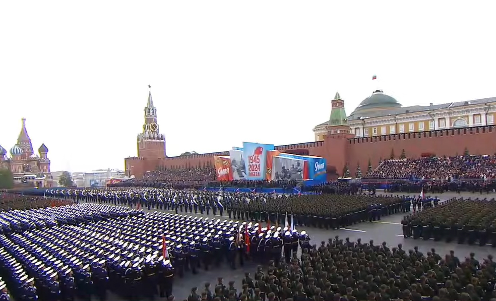 Sau lễ duyệt binh, Tổng thống Nga Putin và lãnh đạo nhiều nước tới đặt hoa tại mộ các chiến sĩ vô danh- Ảnh 14.