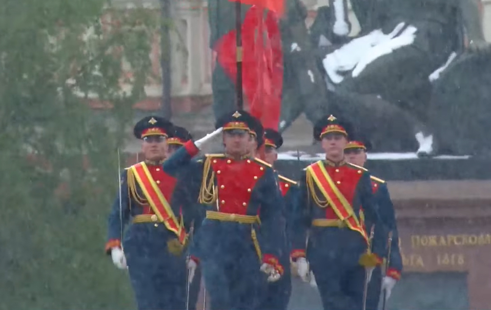 Sau lễ duyệt binh, Tổng thống Nga Putin và lãnh đạo nhiều nước tới đặt hoa tại mộ các chiến sĩ vô danh- Ảnh 7.