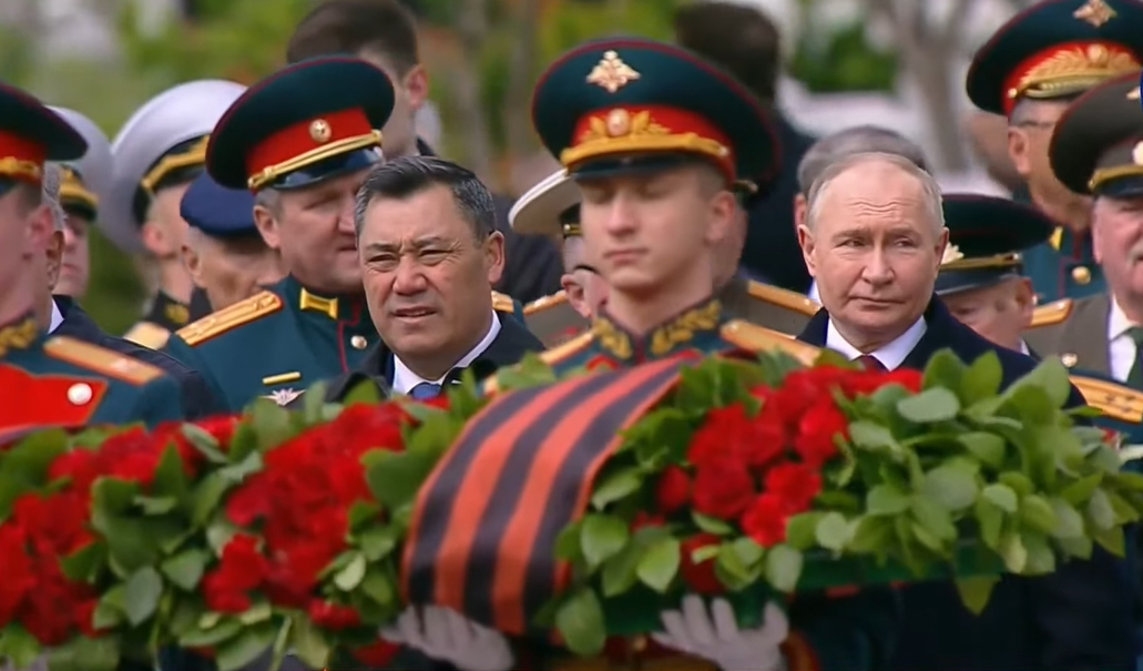 Sau lễ duyệt binh, Tổng thống Nga Putin và lãnh đạo nhiều nước tới đặt hoa tại mộ các chiến sĩ vô danh- Ảnh 32.