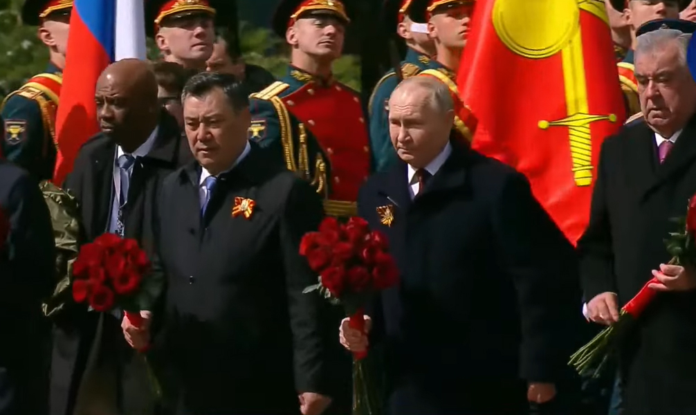 Sau lễ duyệt binh, Tổng thống Nga Putin và lãnh đạo nhiều nước tới đặt hoa tại mộ các chiến sĩ vô danh- Ảnh 29.