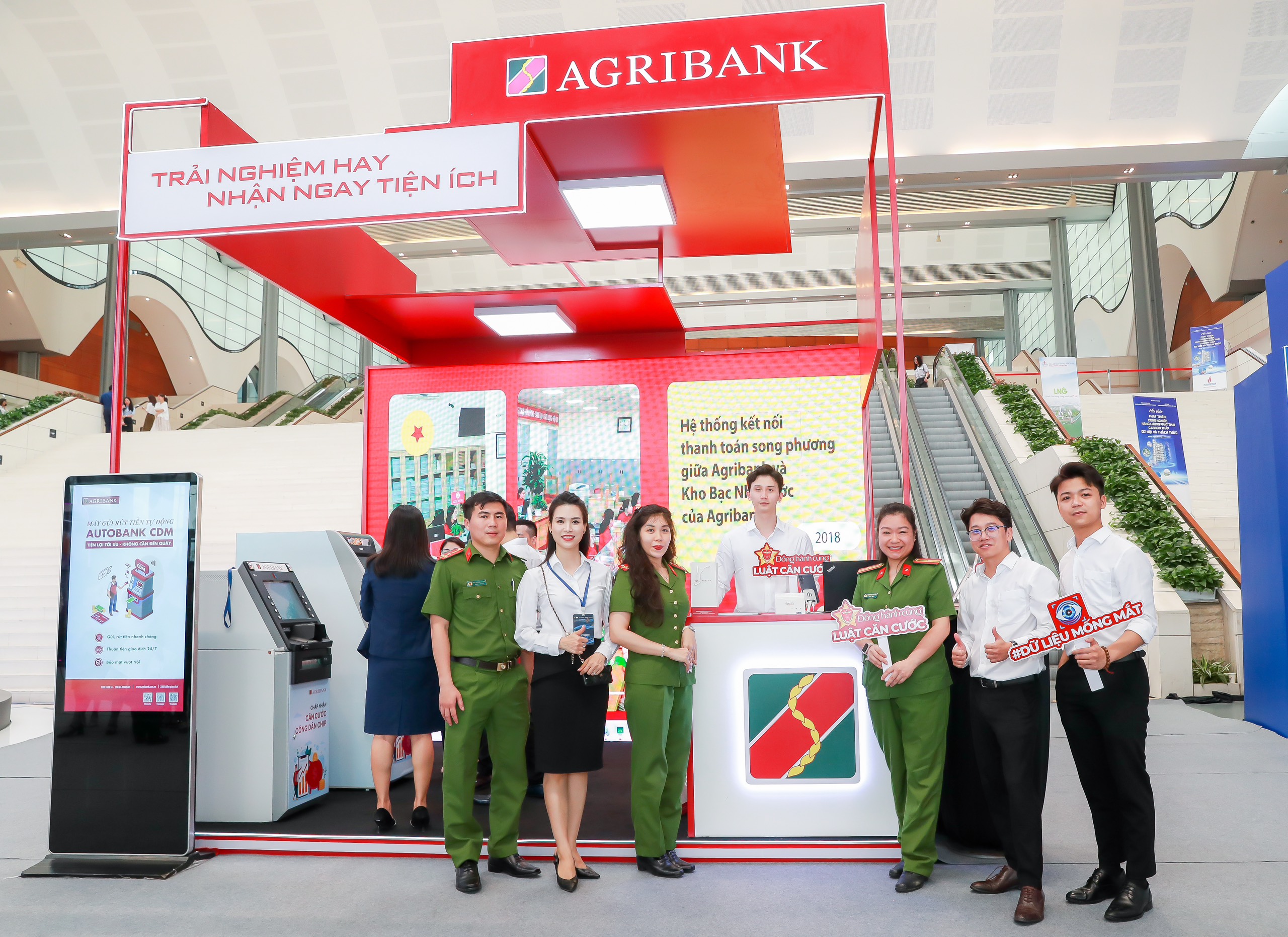 Agribank trình diễn 6 dịch vụ vượt trội tại sự kiện Chuyển đổi số ngành Ngân hàng năm 2024- Ảnh 3.