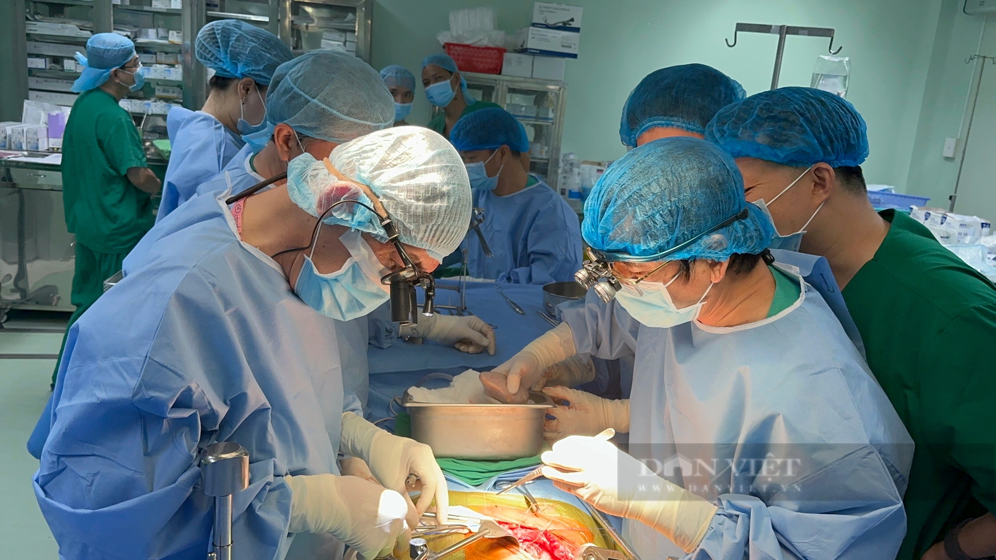 Bệnh viện Đa khoa Trung ương Cần Thơ thực hiện thành công ca ghép thận đầu tiên cho bệnh nhân- Ảnh 1.