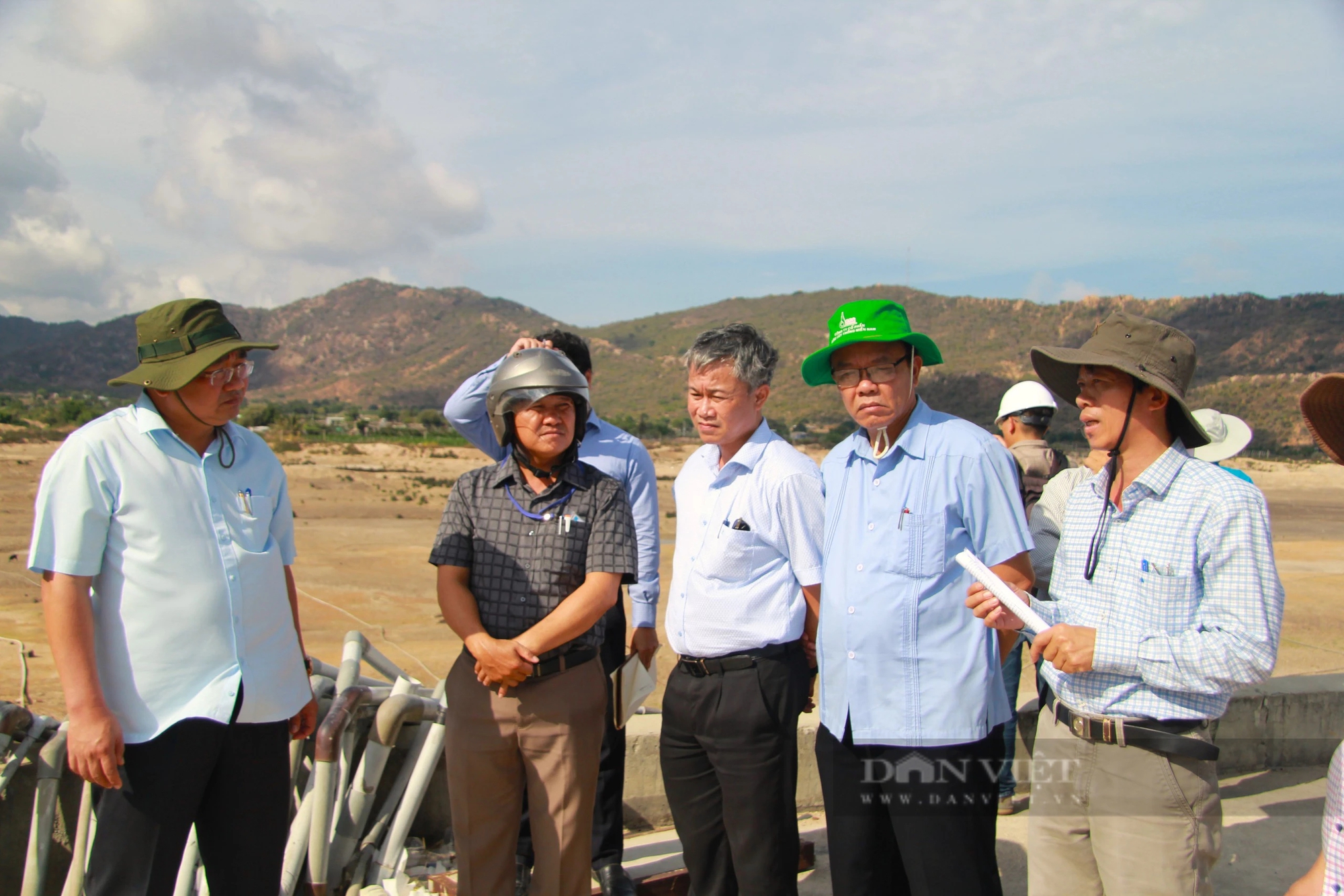 Ngày nào cũng nắng nóng rang rang, tỉnh Ninh Thuận lập tổ công tác ứng phó hạn hán - Ảnh 1.