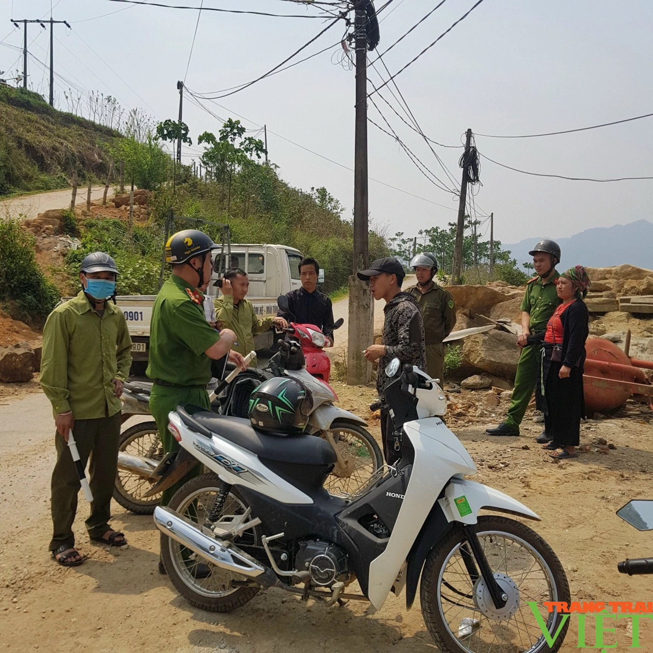 Nâng cao ý thức đảm bảo trật tự, an toàn giao thông cho người dân Lào Cai- Ảnh 3.