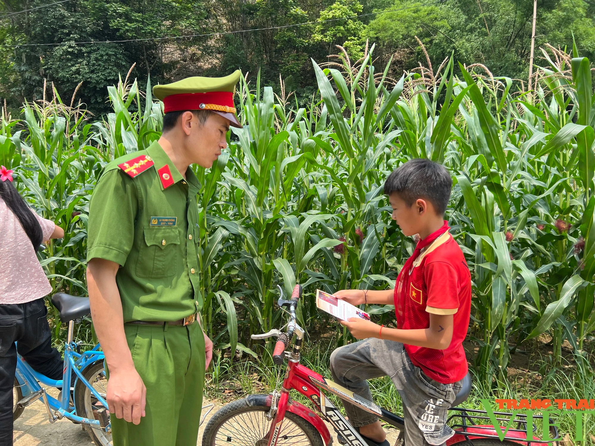 Nâng cao ý thức đảm bảo trật tự, an toàn giao thông cho người dân Lào Cai- Ảnh 6.