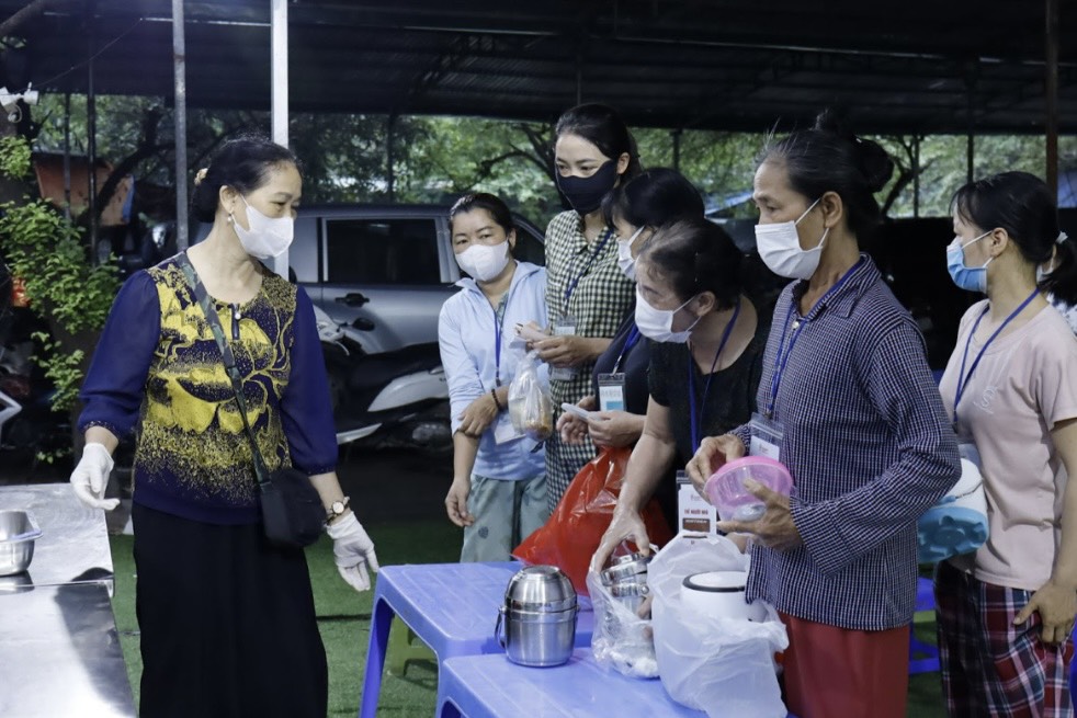 “Bữa Cơm Yêu Thương”: Nơi kết nối yêu thương giữa những người cùng khổ- Ảnh 3.