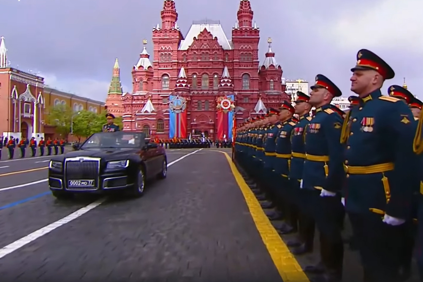 Sau lễ duyệt binh, Tổng thống Nga Putin và lãnh đạo nhiều nước tới đặt hoa tại mộ các chiến sĩ vô danh- Ảnh 12.