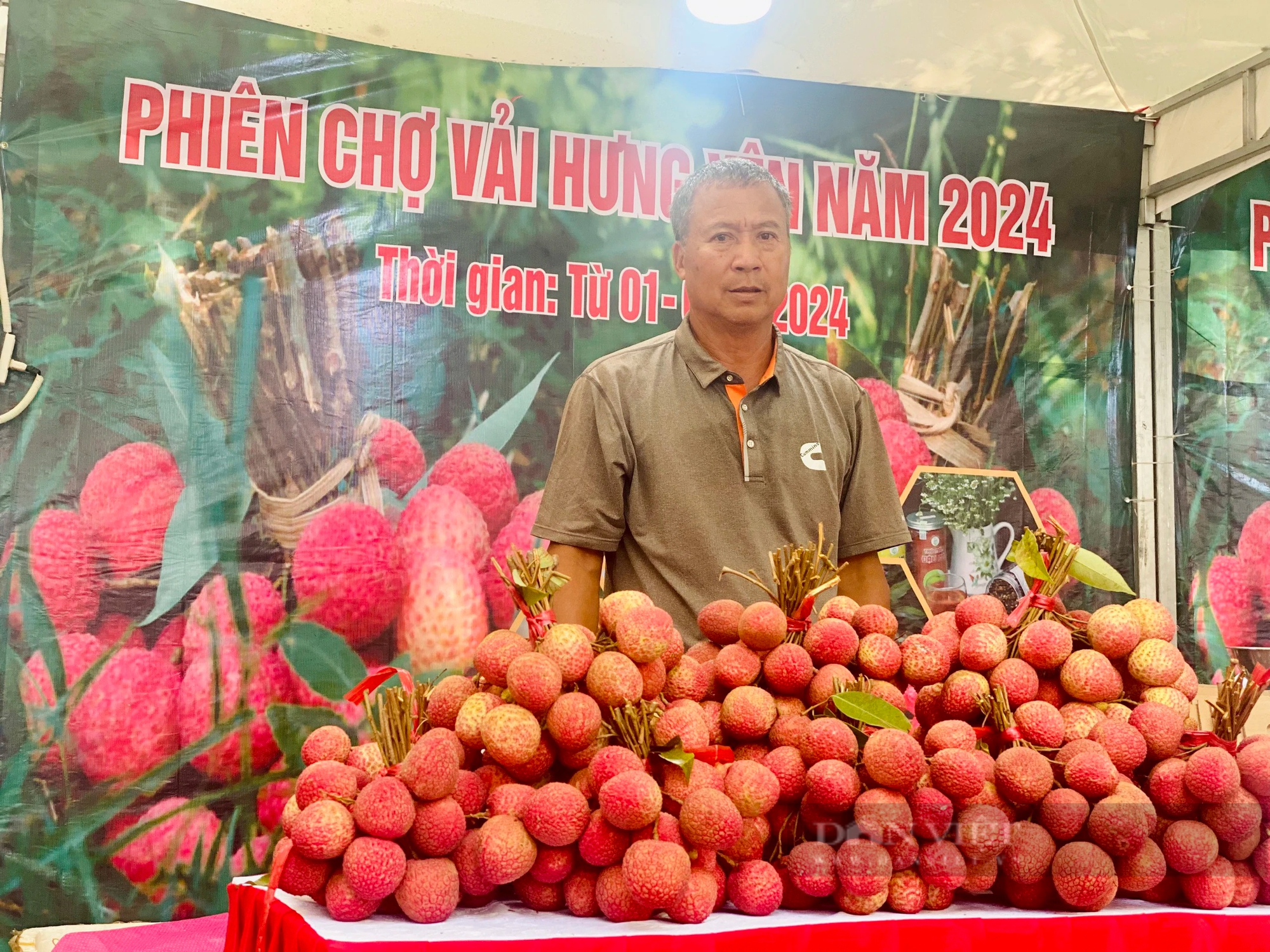Một phiên chợ đang diễn ra tại khu đô thị Ecopark, bán thứ quả đặc sản chỉ có ở Hưng Yên, giá 220.000 đồng/kg- Ảnh 5.