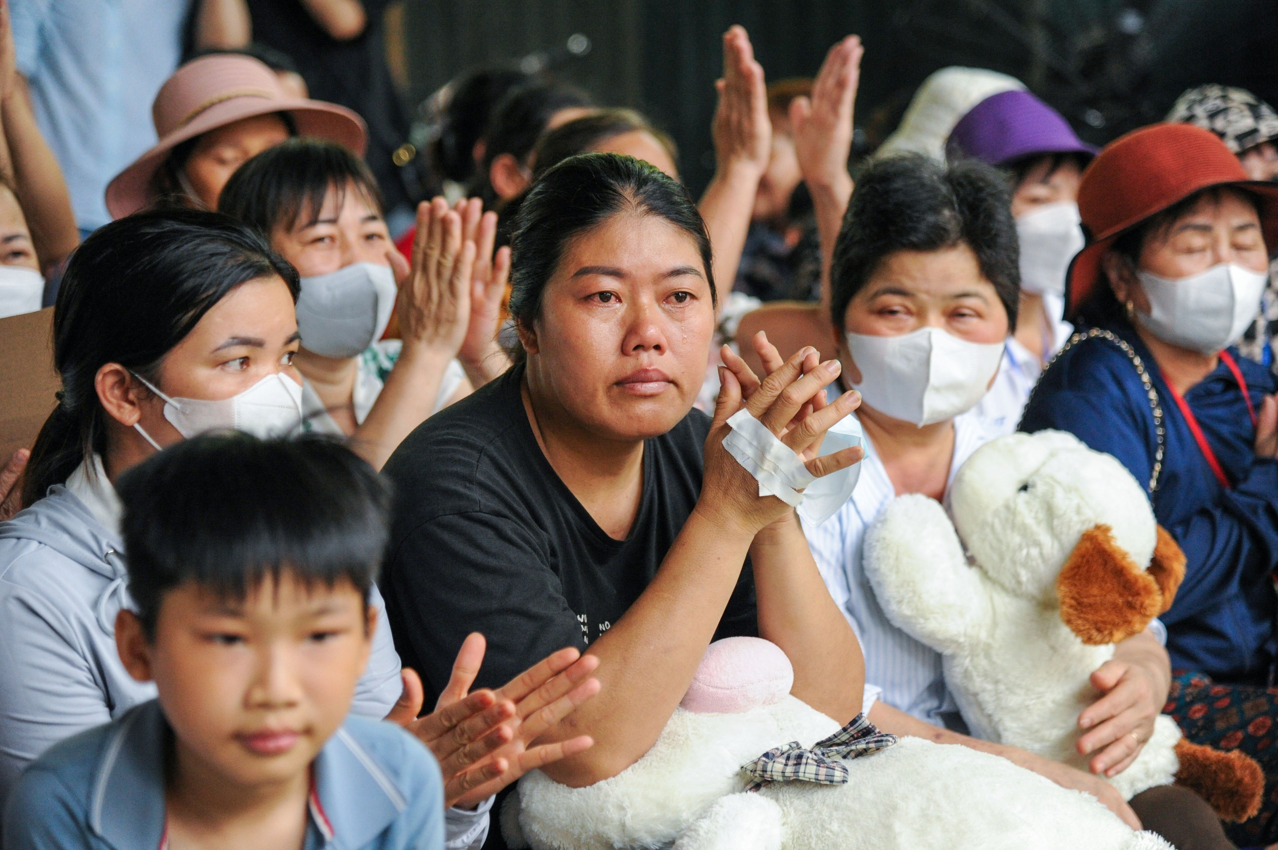 “Trao gấu bông - Đổi nụ cười" tại Phiên Chợ Trái Tim: Tặng 500 suất quà đến tận tay bệnh nhi- Ảnh 23.