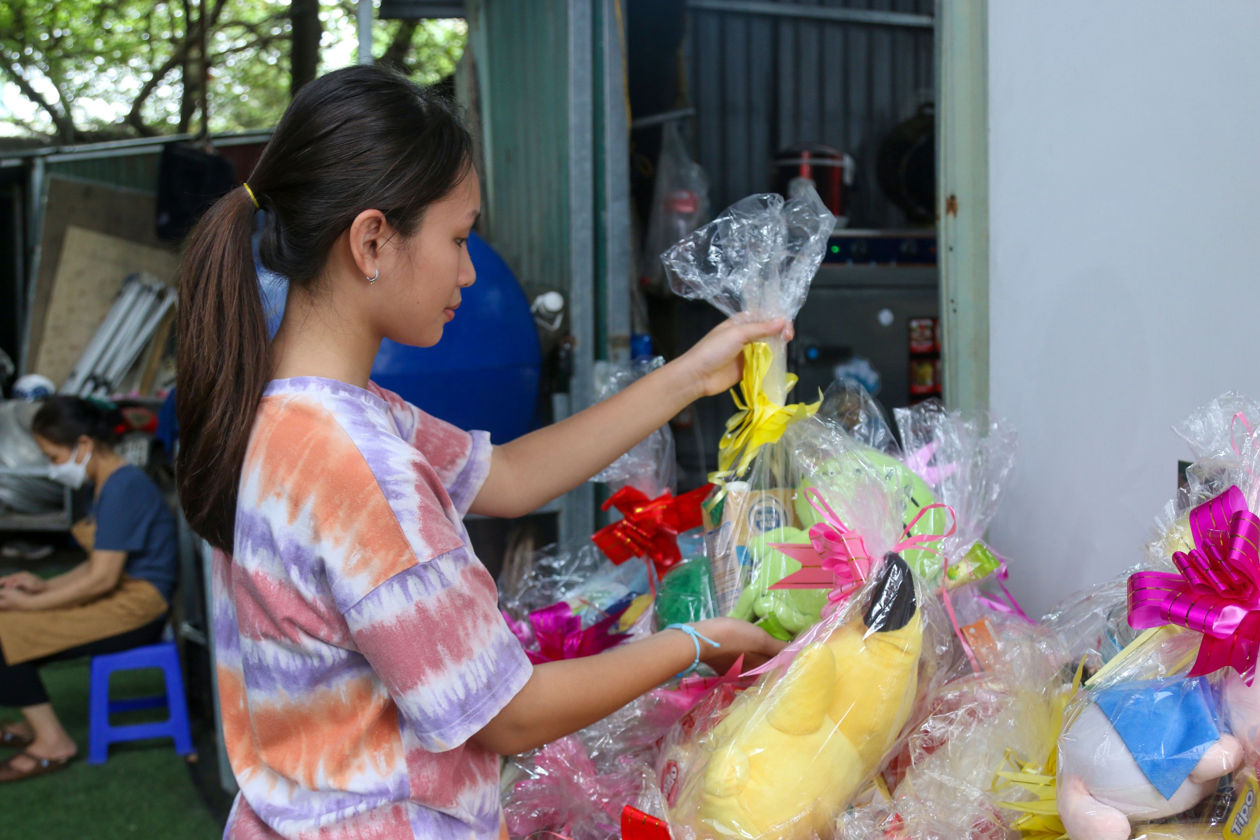 “Trao gấu bông - Đổi nụ cười" tại Phiên Chợ Trái Tim: Tặng 500 suất quà đến tận tay bệnh nhi- Ảnh 12.