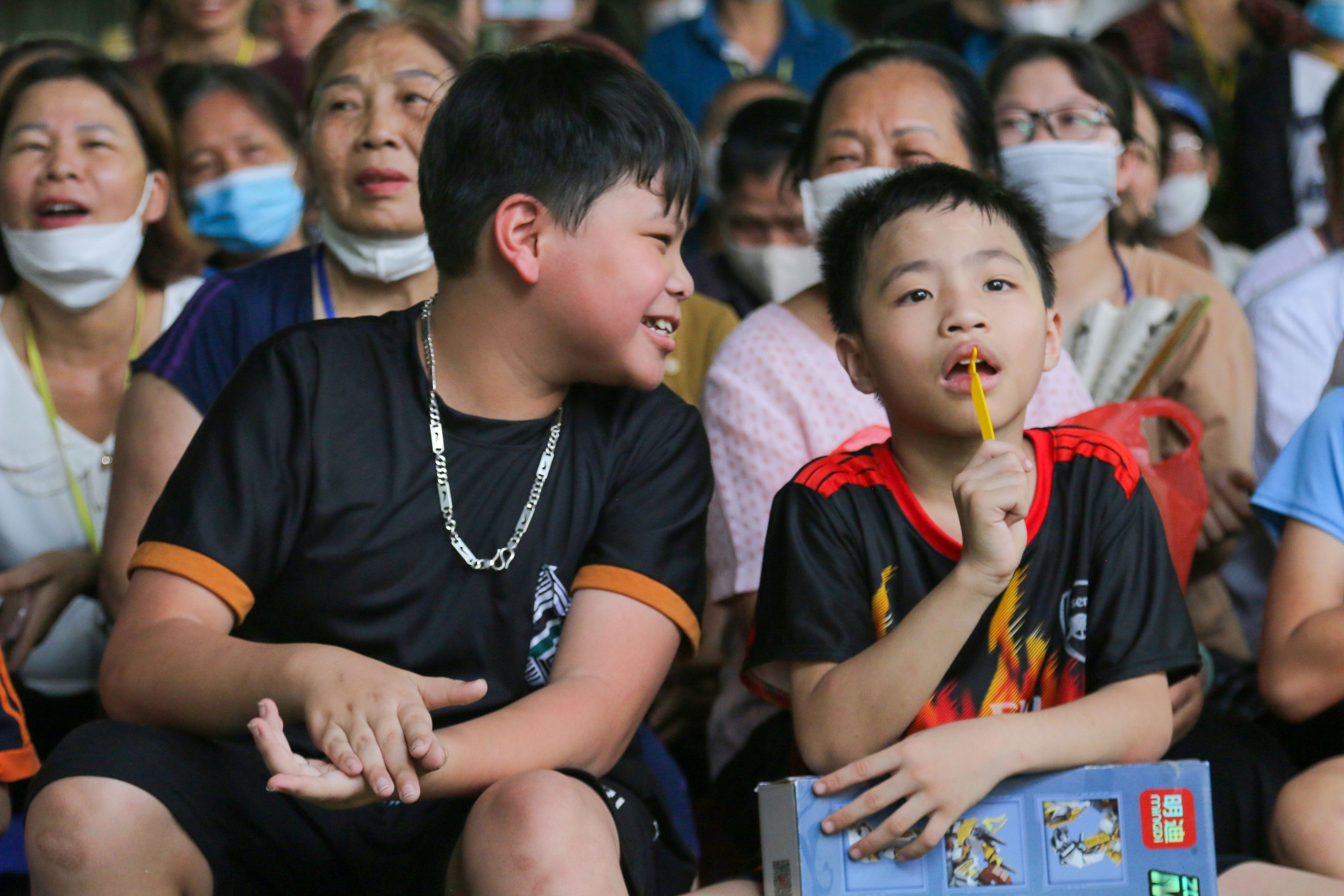 “Trao gấu bông - Đổi nụ cười" tại Phiên Chợ Trái Tim: Tặng 500 suất quà đến tận tay bệnh nhi- Ảnh 16.