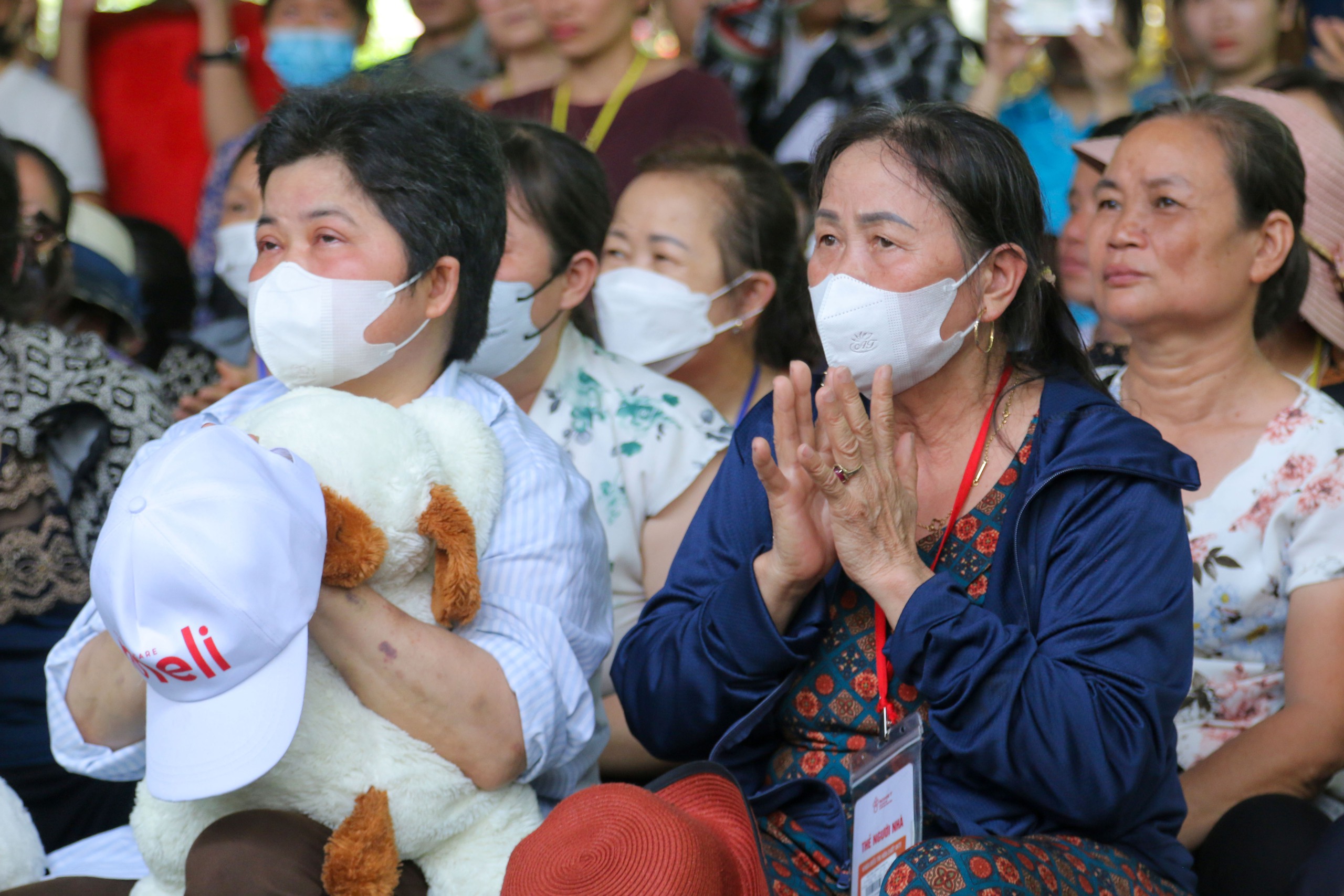 “Trao gấu bông - Đổi nụ cười" tại Phiên Chợ Trái Tim: Tặng 500 suất quà đến tận tay bệnh nhi- Ảnh 25.