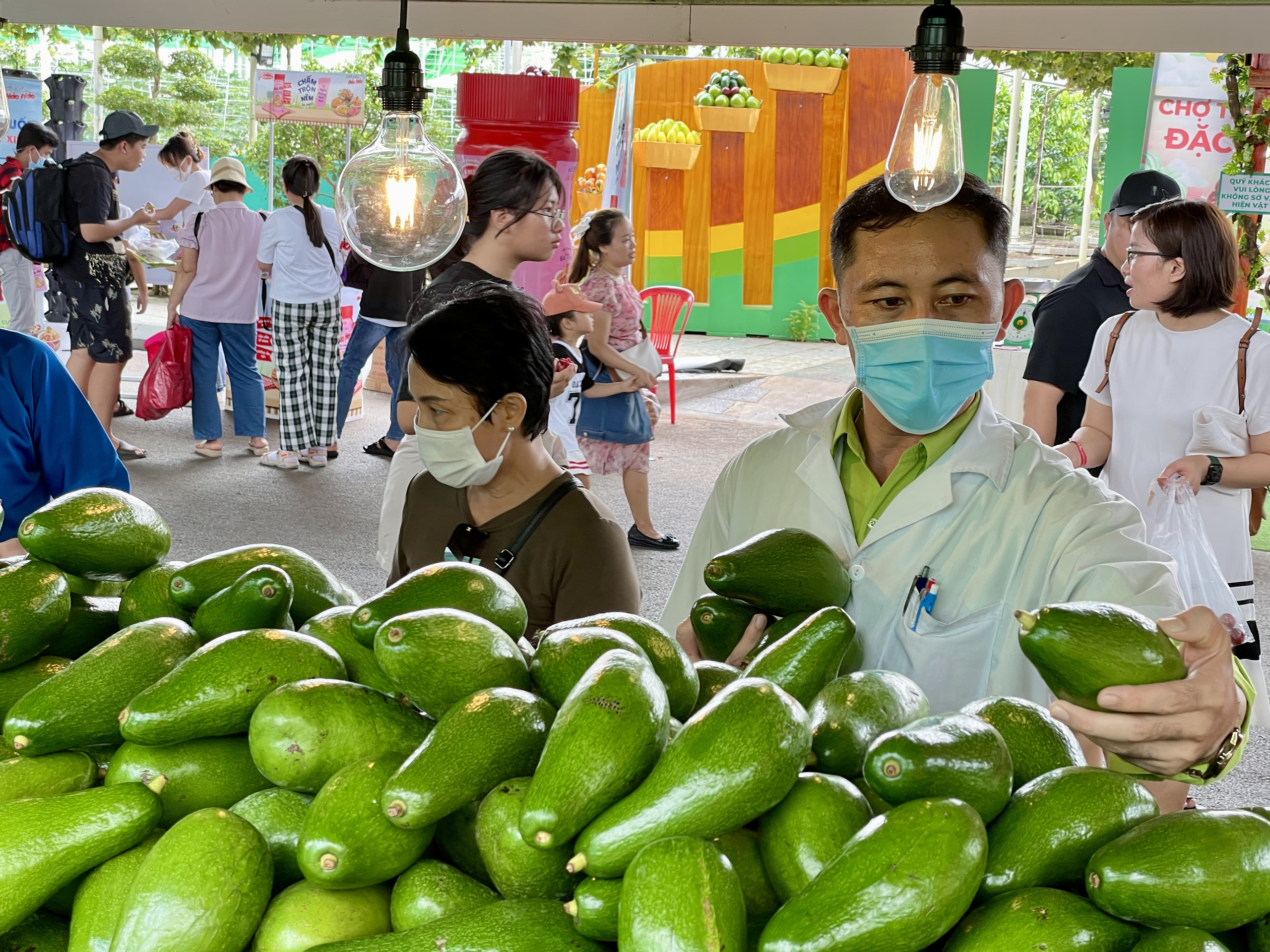 Thỏa sức thưởng thức trái cây đặc sản giá hấp dẫn tại Lễ hội Trái cây Nam bộ lớn nhất TP.HCM- Ảnh 2.