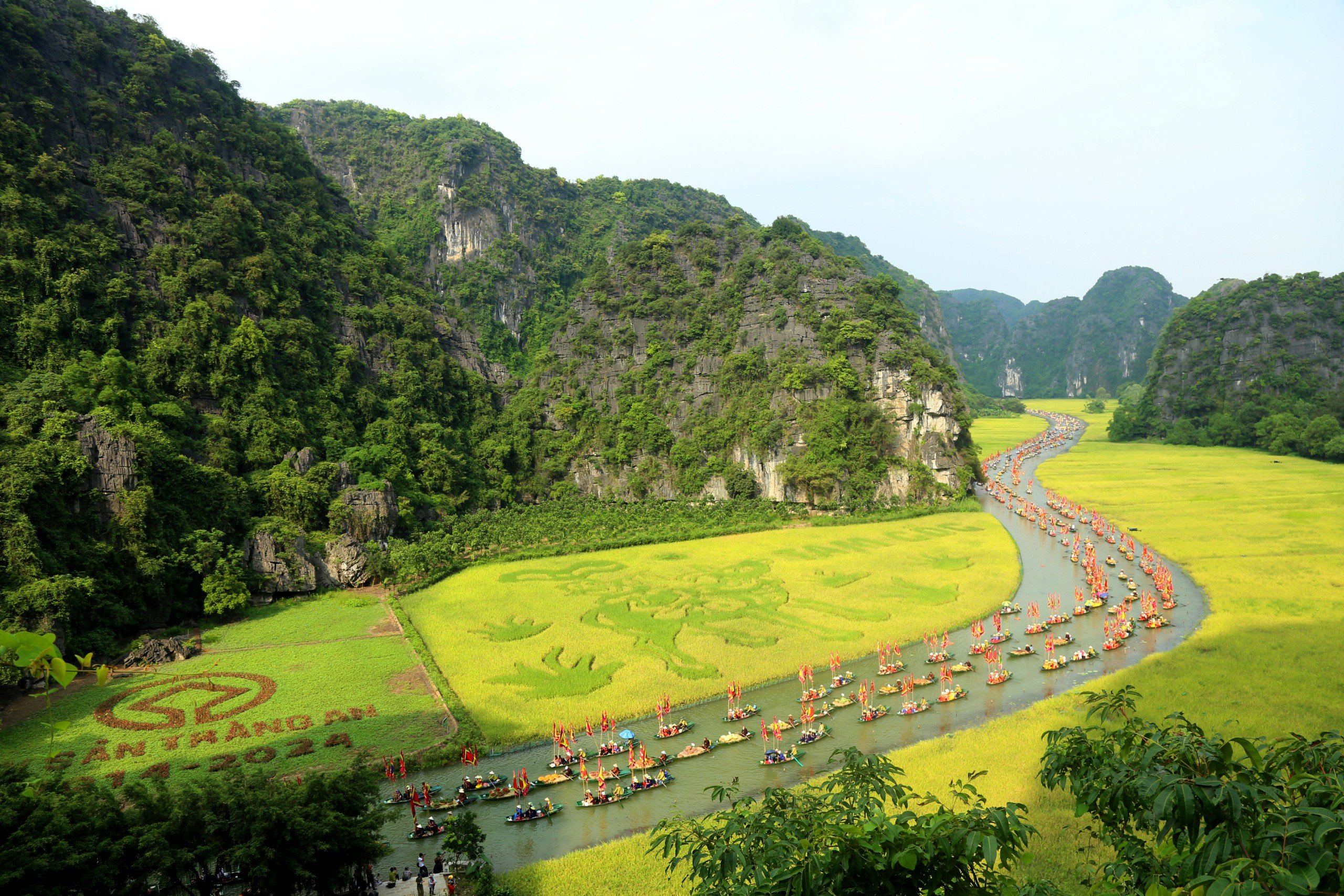 Hàng nghìn người dân, du khách tham dự Tuần Du lịch Ninh Bình 2024- Ảnh 3.