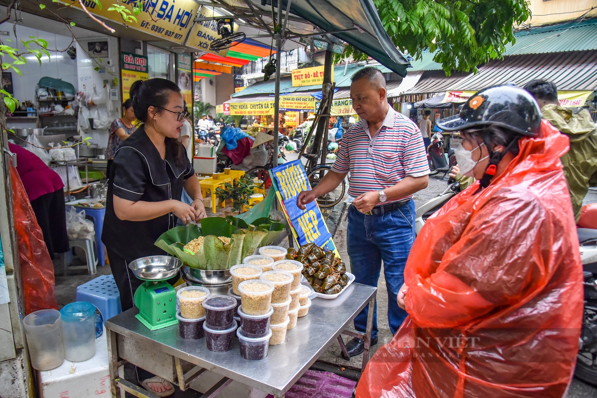 Hàng loạt tiểu thương ở Hà Nội chuyển sang bán đồ "giết sâu bọ" ngày Tết Đoan Ngọ- Ảnh 9.