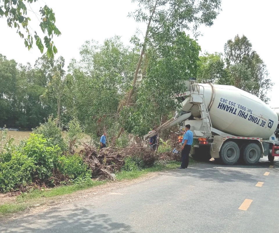Thông tin mới nhất về vụ khoan thủng quốc lộ đặt ống bơm bùn đất san lấp mặt bằng ở Kiên Giang- Ảnh 2.