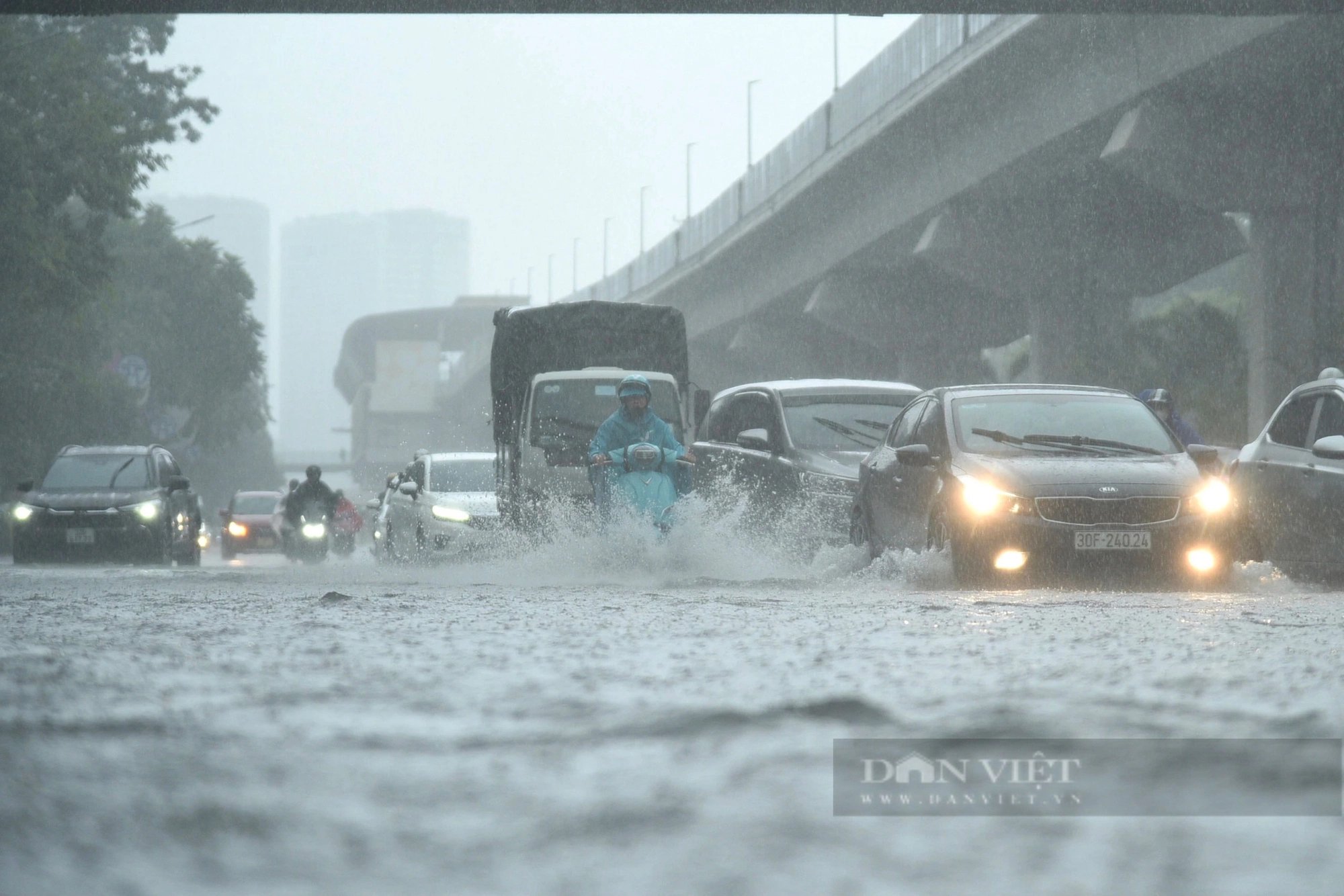 Kinh nghiệm lái xe an toàn dưới trời mưa: Chuyên gia, kỹ thuật viên "mách nước" tránh thủy kích- Ảnh 1.