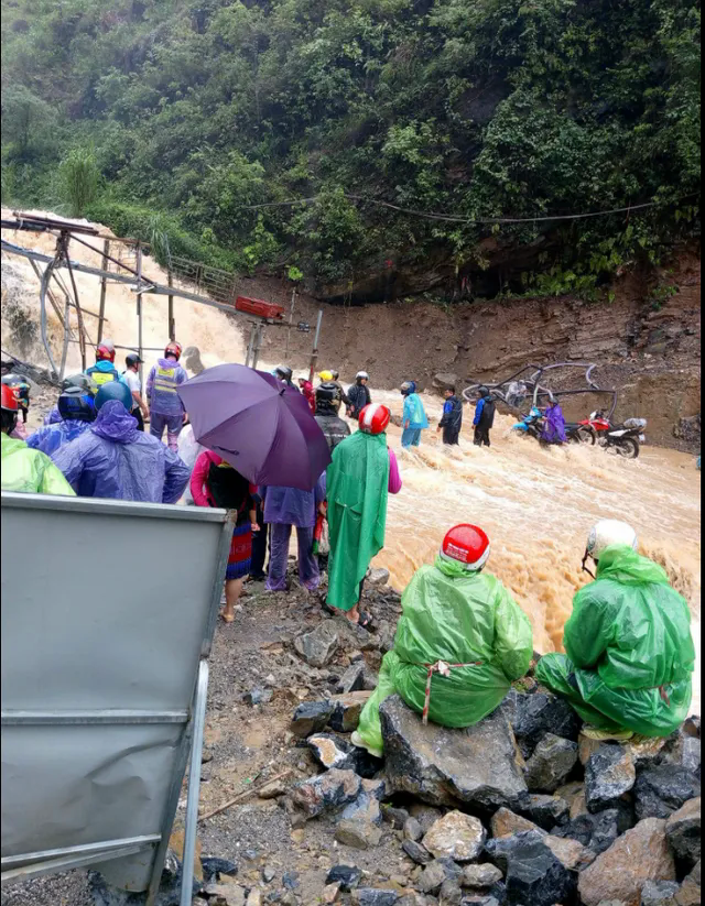 Hà Giang mưa rất lớn gây ngập lụt, lũ khẩn cấp trên sông Lô, BCĐ phòng chống thiên tai ra thông báo khẩn- Ảnh 1.