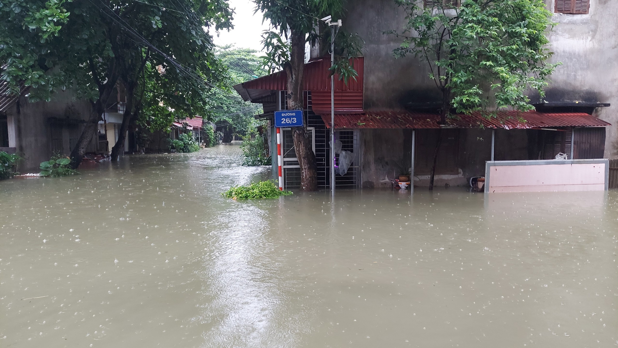 Nhiều khu vực tại thành phố Hà Giang chìm trong biển nước- Ảnh 10.